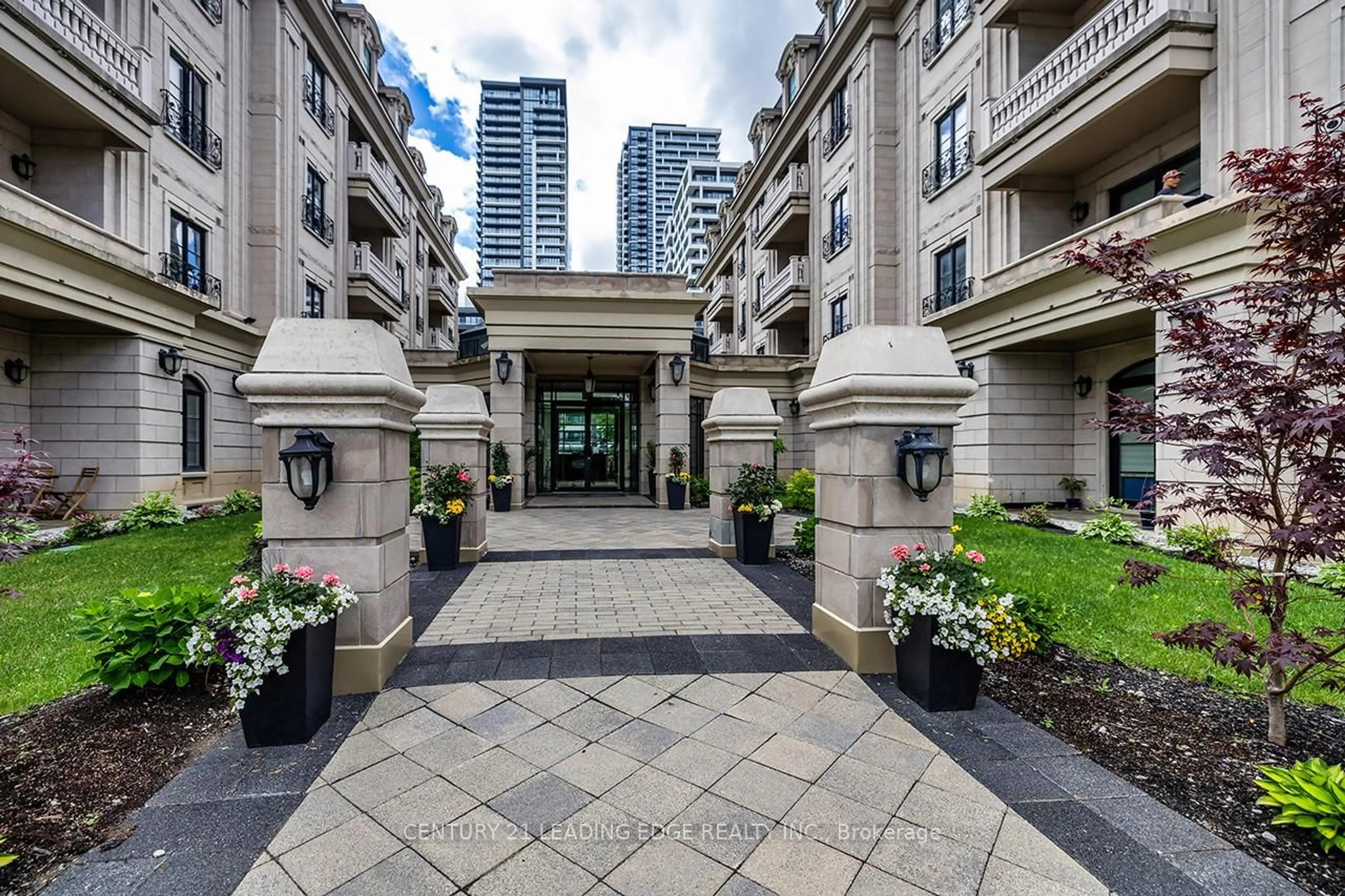 Patio, street for 1 Verclaire Gate #405, Markham Ontario L3R 8N1