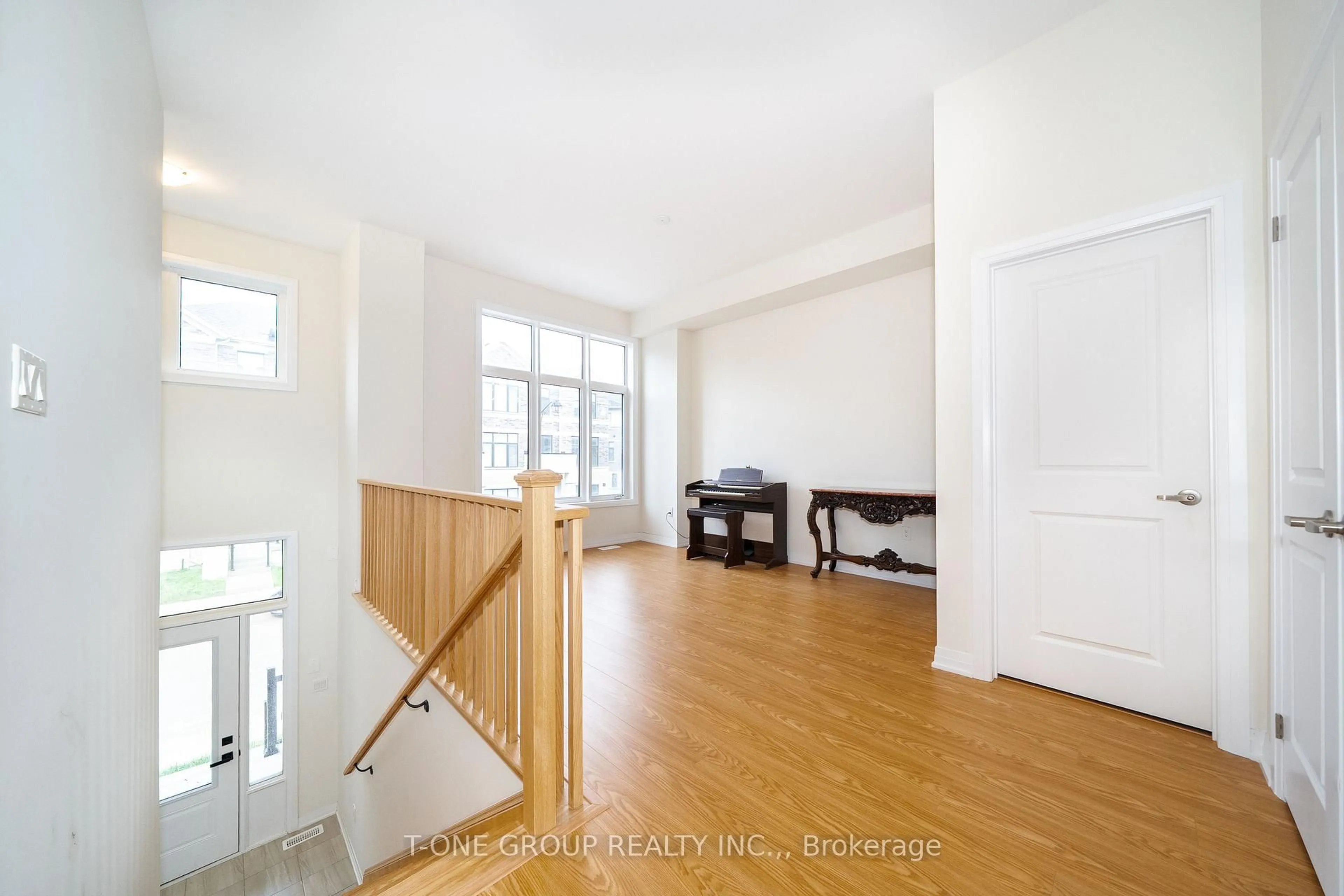 Indoor entryway for 71 Millman Lane, Richmond Hill Ontario L4S 0P8