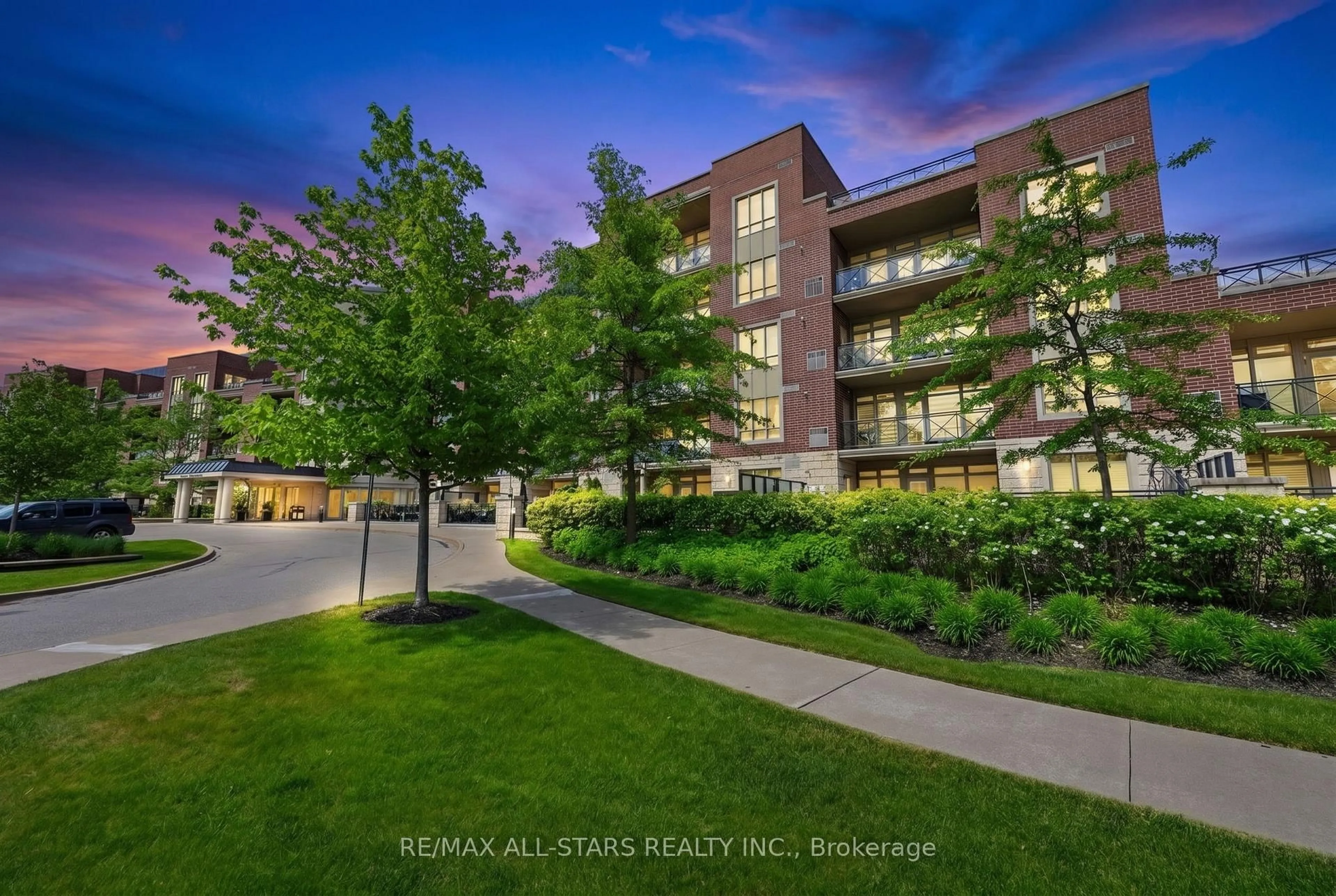 A pic from outside/outdoor area/front of a property/back of a property/a pic from drone, unknown for 35 Baker Hill Blvd #115, Whitchurch-Stouffville Ontario L4A 1P8