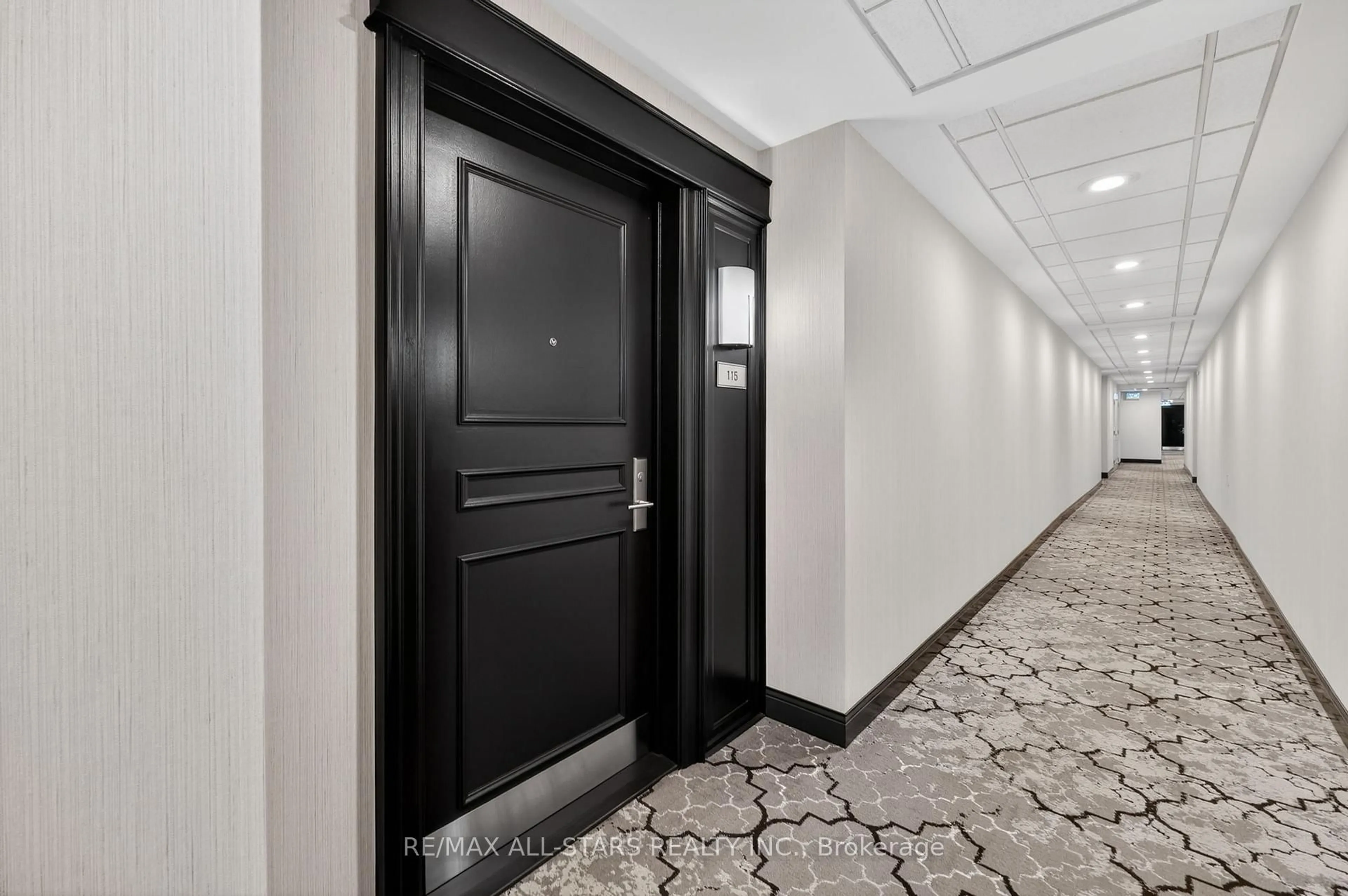 Indoor foyer for 35 Baker Hill Blvd #115, Whitchurch-Stouffville Ontario L4A 1P8