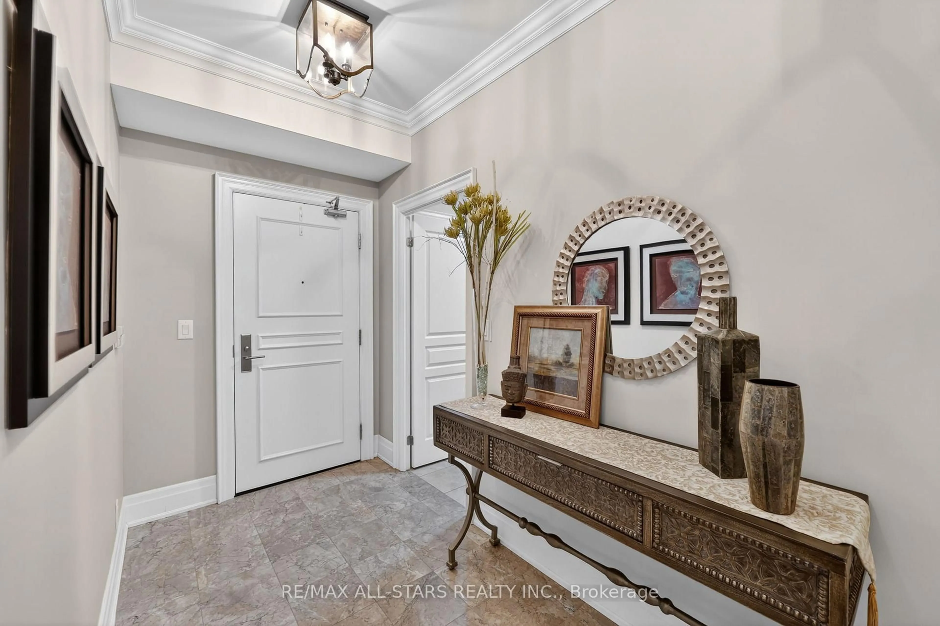 Indoor entryway for 35 Baker Hill Blvd #115, Whitchurch-Stouffville Ontario L4A 1P8