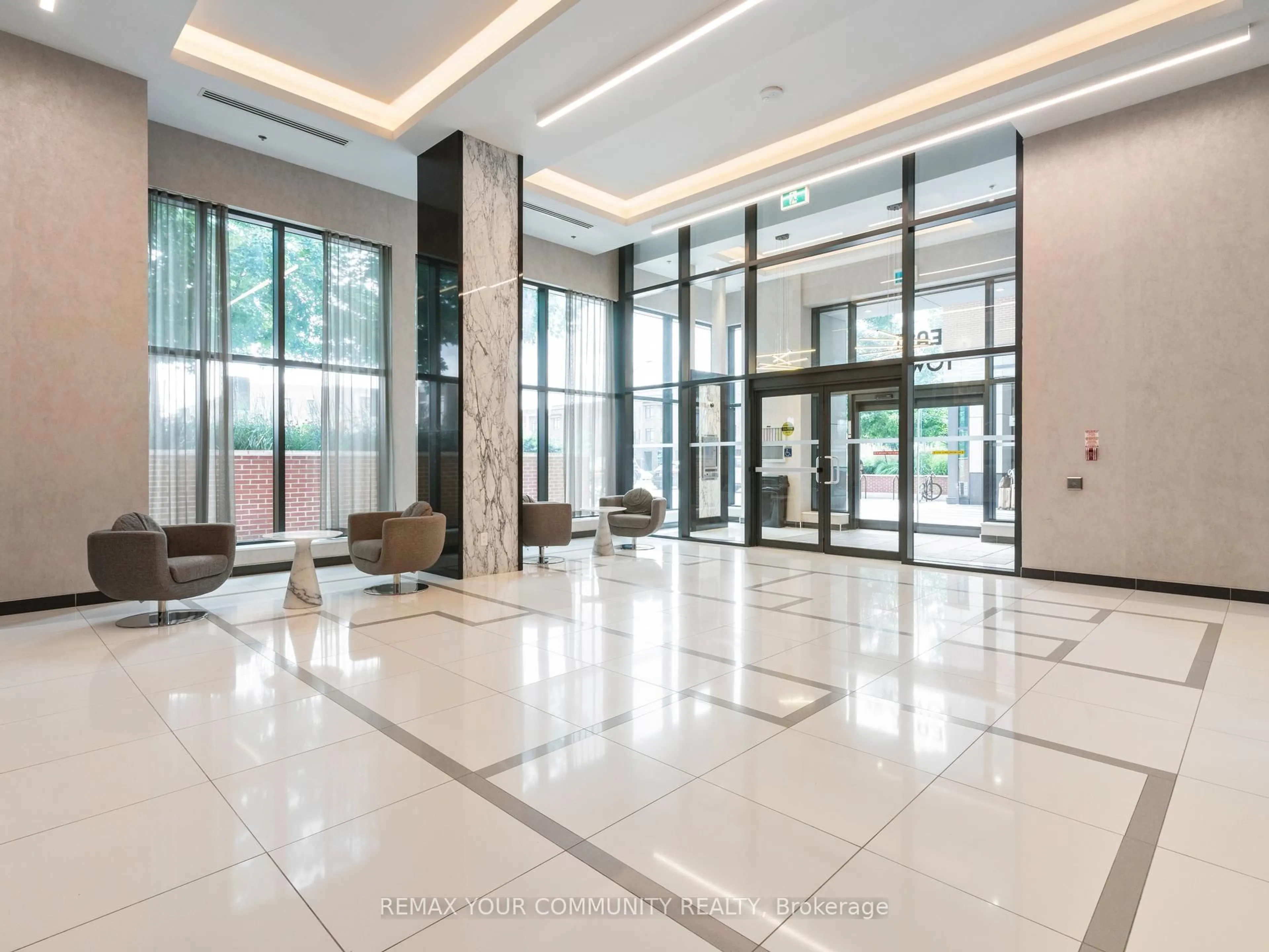 Indoor foyer for 99 Eagle Rock Way #1012, Vaughan Ontario L6A 5A7