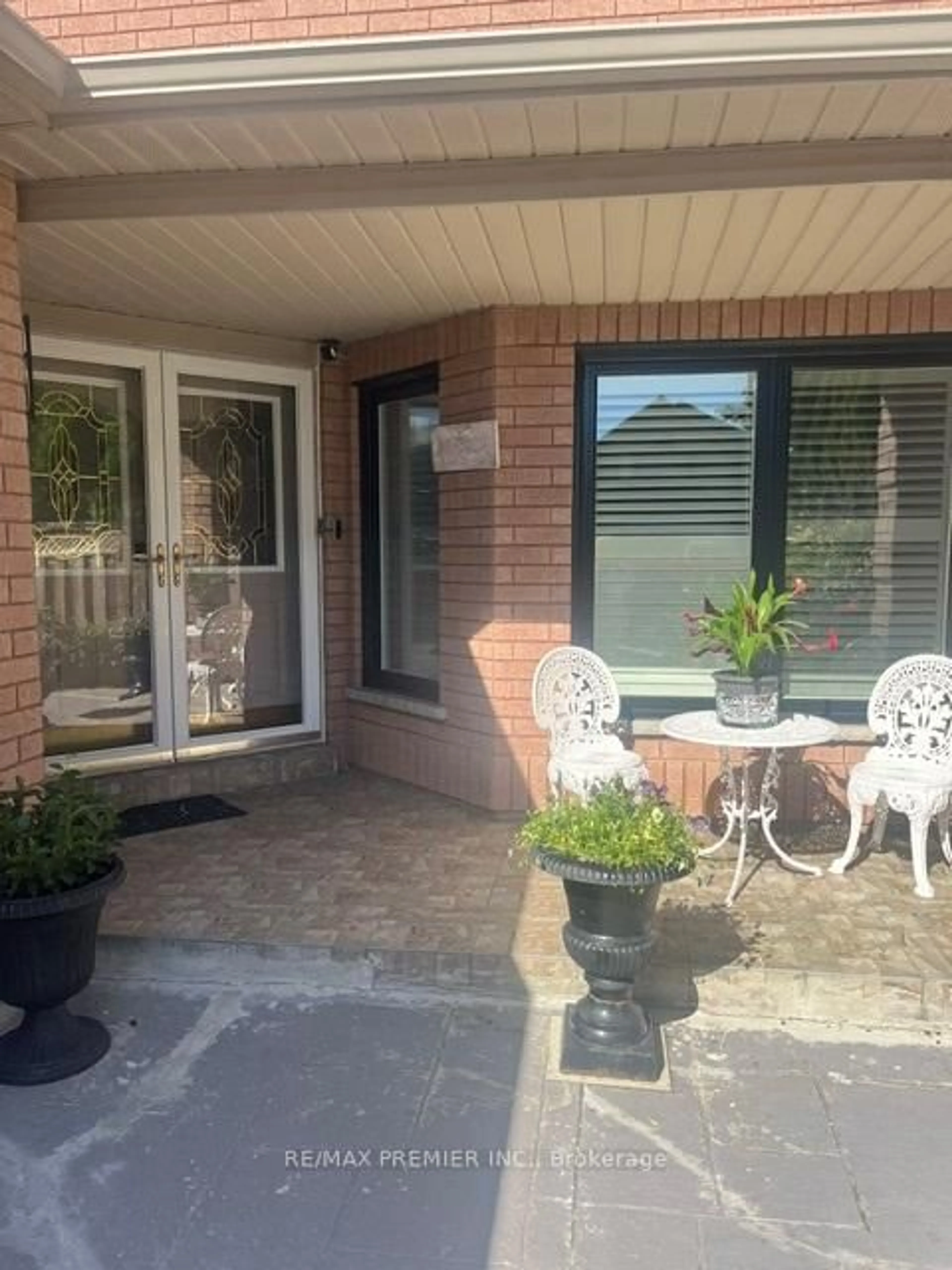 Patio, street for 228 Veneto Dr, Vaughan Ontario L4L 8X7