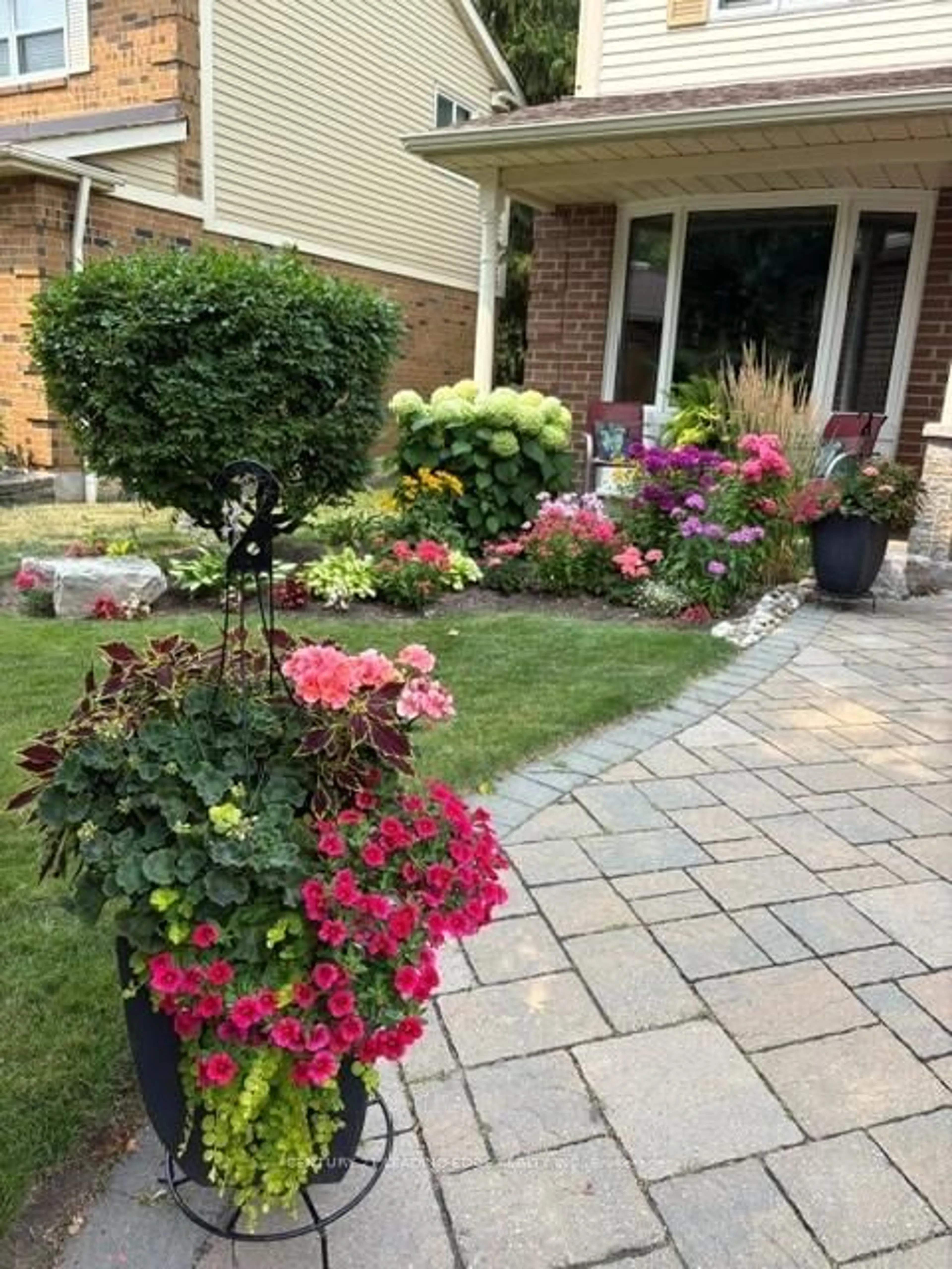 Patio, street for 50 Meyer Circ, Markham Ontario L3P 4C4
