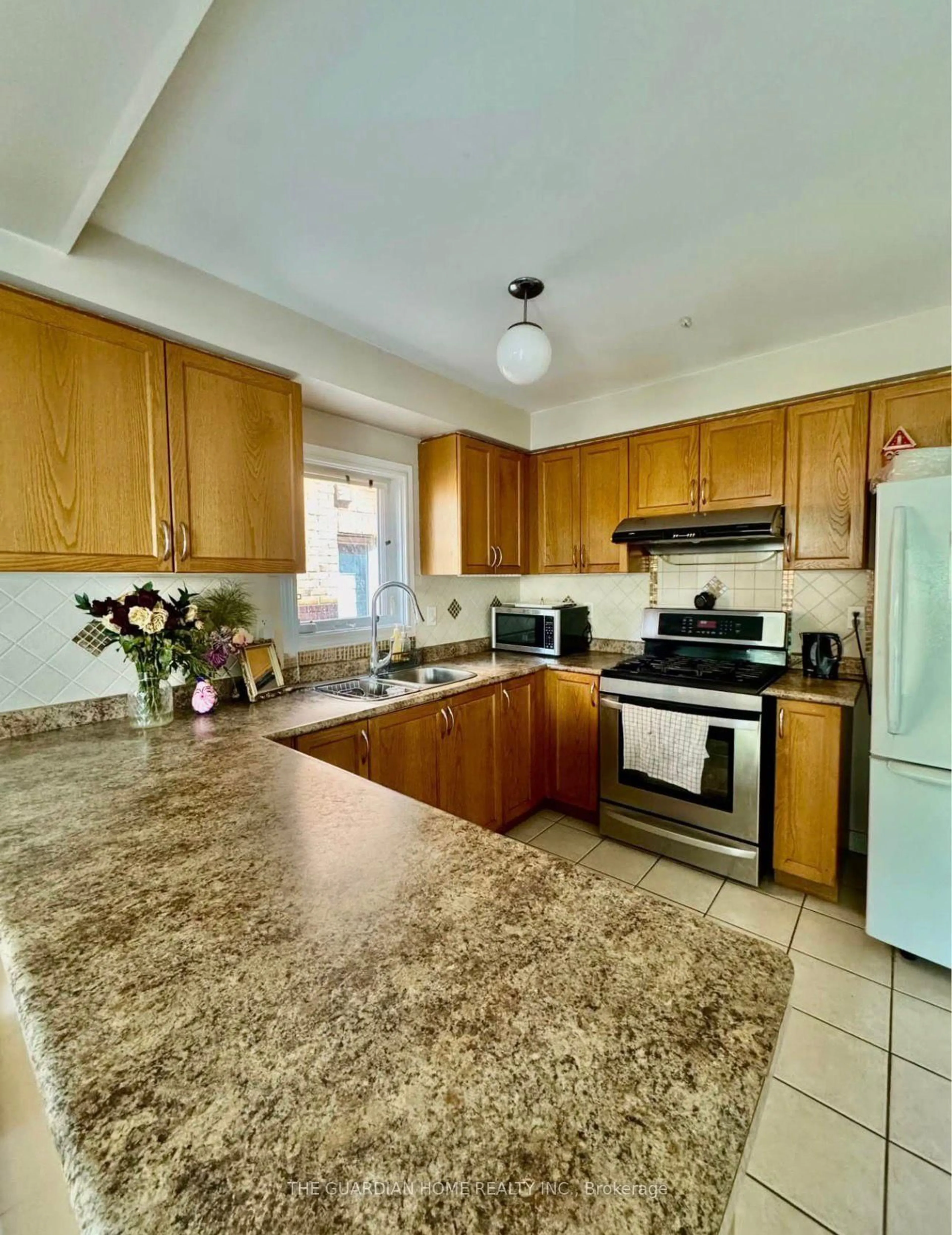 Standard kitchen, unknown for 118 Guinevere Rd, Markham Ontario L3S 4V2