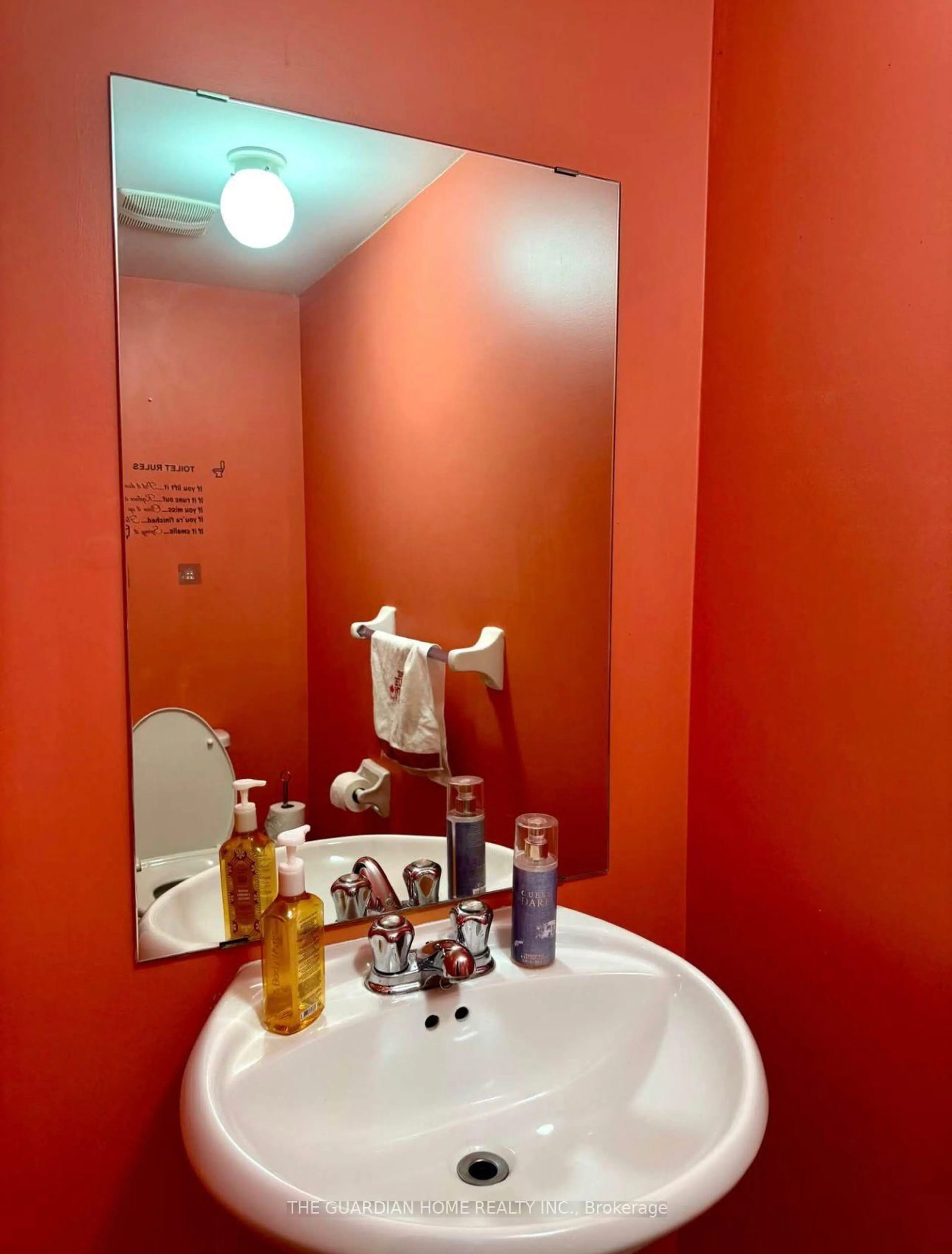 Standard bathroom, floor is not visible for 118 Guinevere Rd, Markham Ontario L3S 4V2