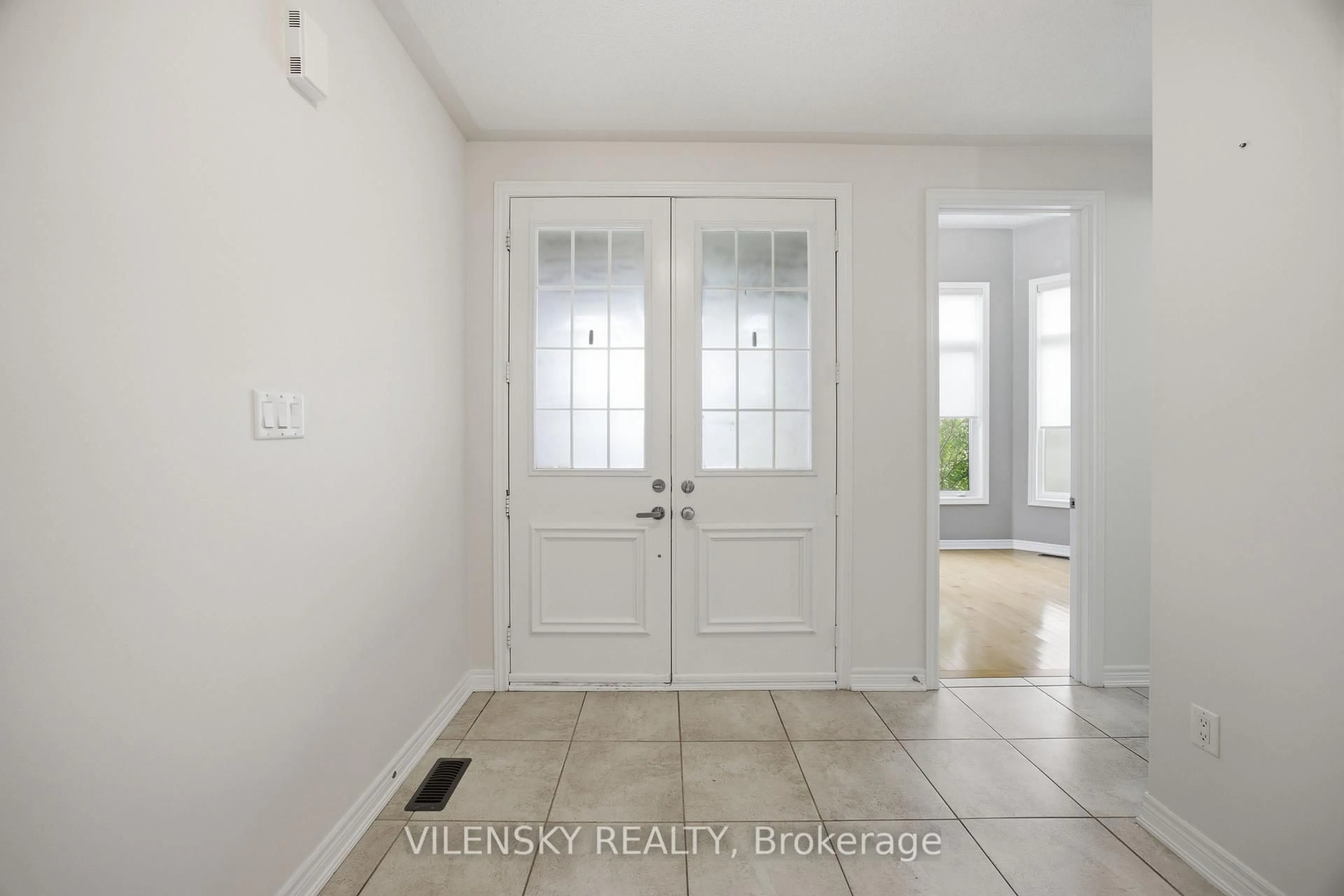 Indoor entryway for 47 Township Ave, Richmond Hill Ontario L4E 0J8
