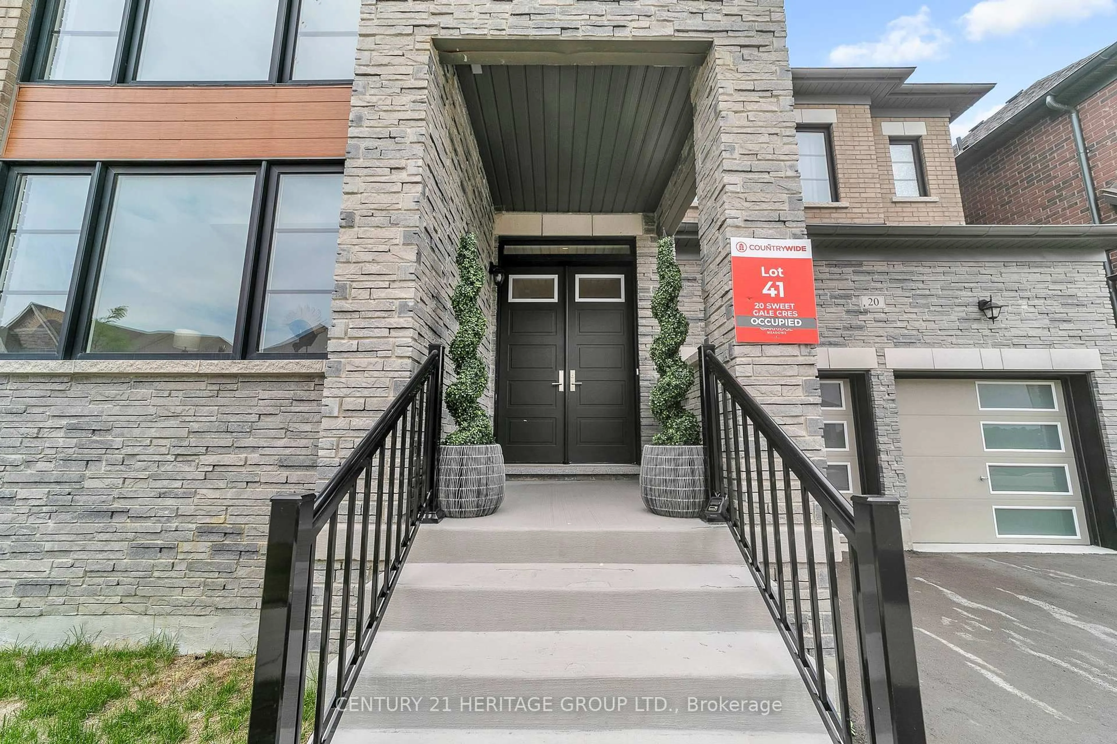 Indoor entryway for 20 Sweet Gale Cres, Richmond Hill Ontario L4E 1K1