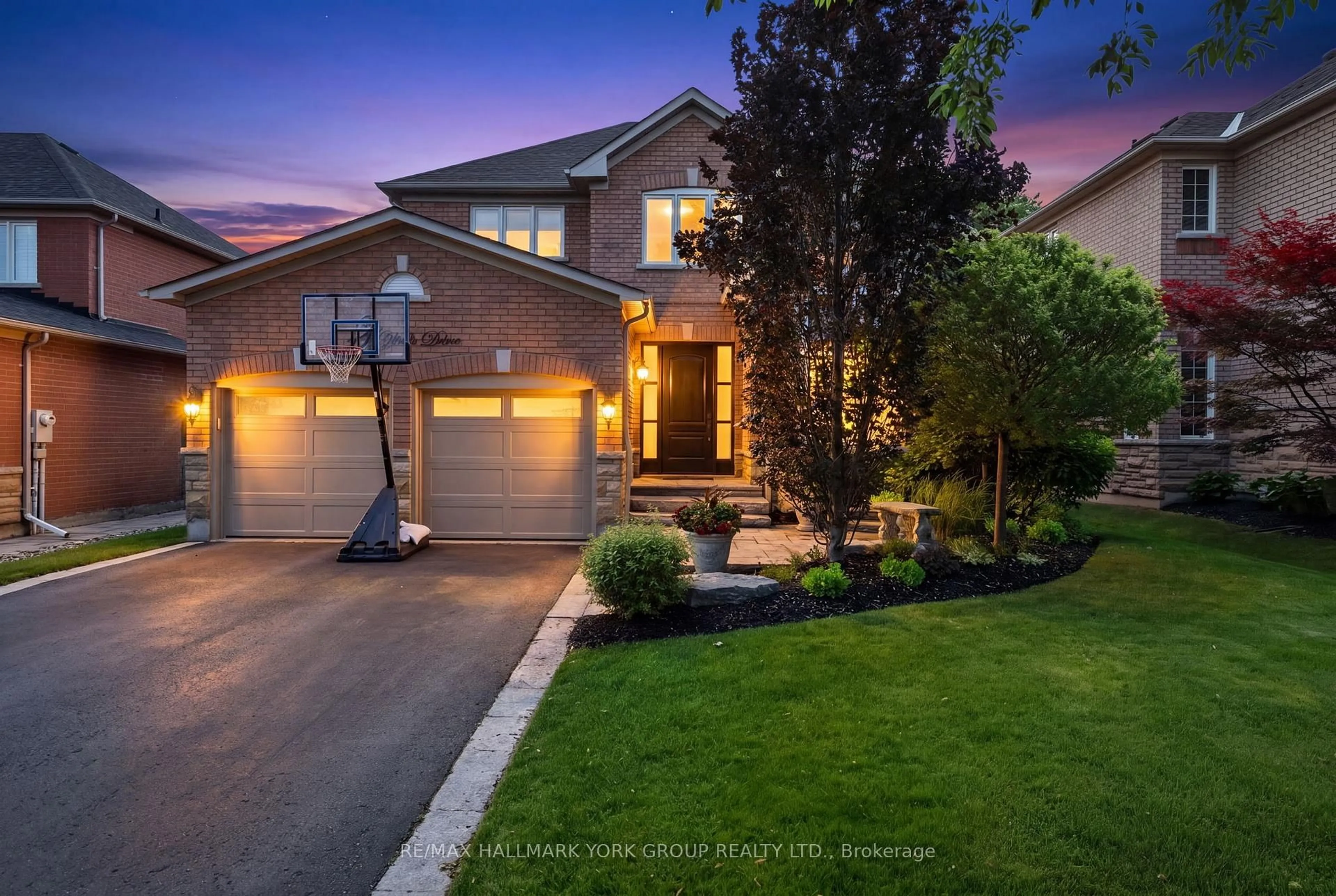 Home with brick exterior material, street for 260 Willis Dr, Aurora Ontario L4G 7M2