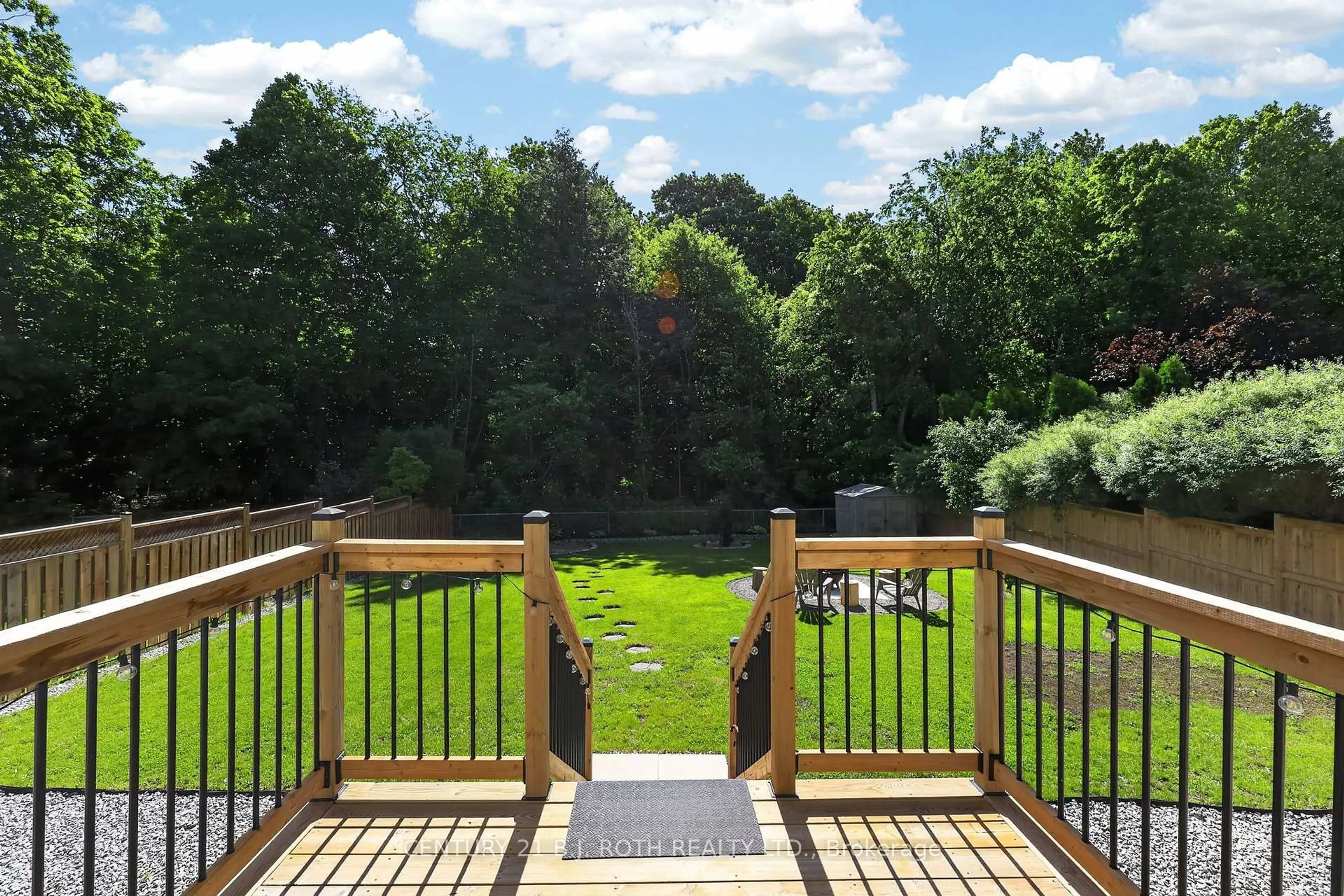 A pic from outside/outdoor area/front of a property/back of a property/a pic from drone, forest/trees view for 1077 CORRIE St, Innisfil Ontario L9S 1T7
