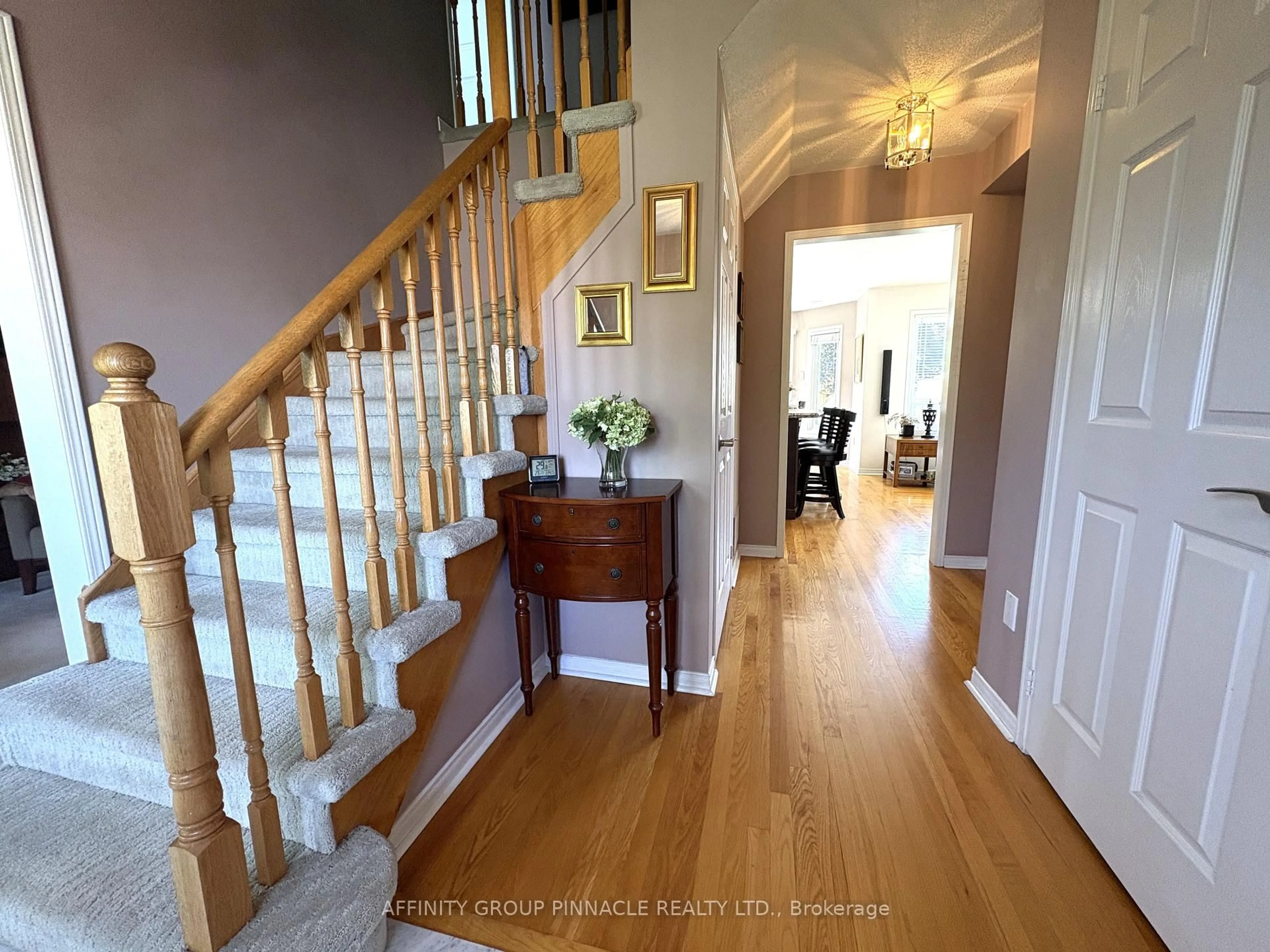 Indoor foyer for 14 Remion Cres, Uxbridge Ontario L9P 1V3