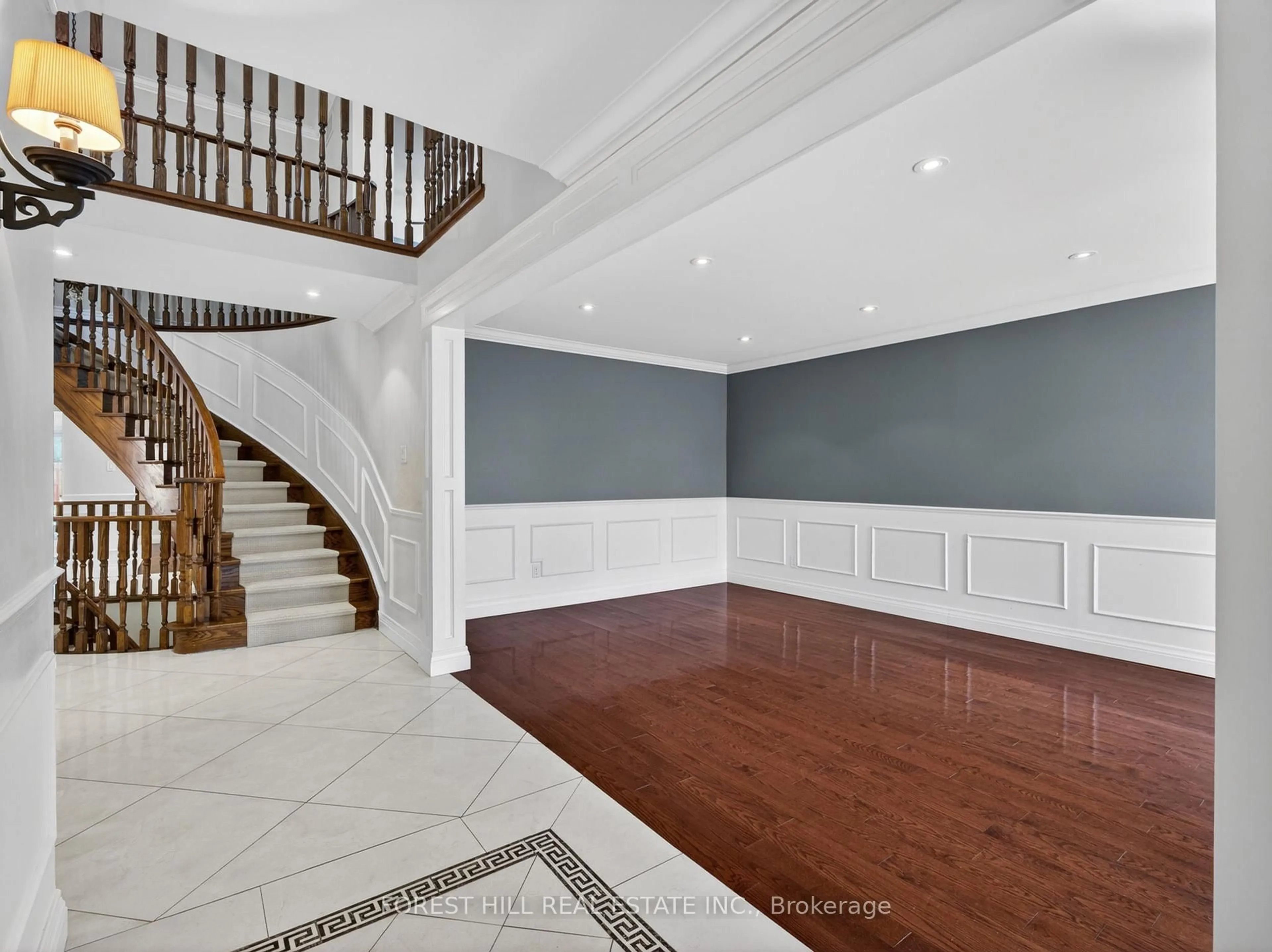 Indoor foyer for 26 Cowles Crt, Richmond Hill Ontario L4C 9A5