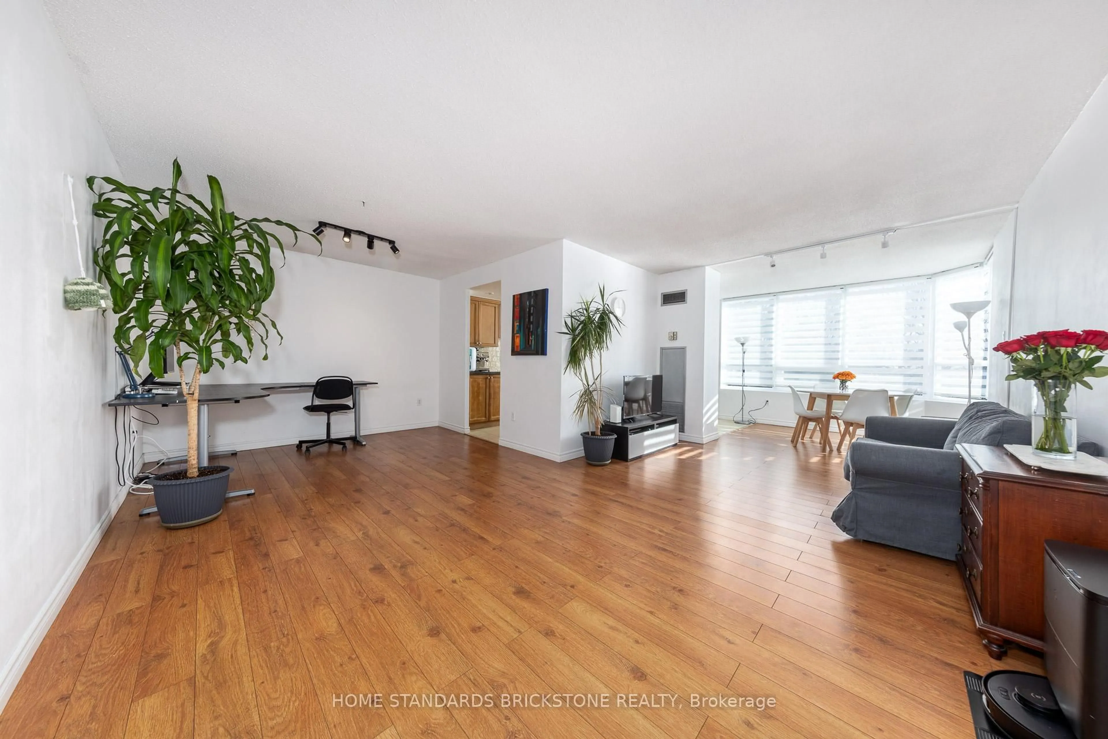 Living room with furniture, wood/laminate floor for 7601 Bathurst St #205, Vaughan Ontario L4J 4H5