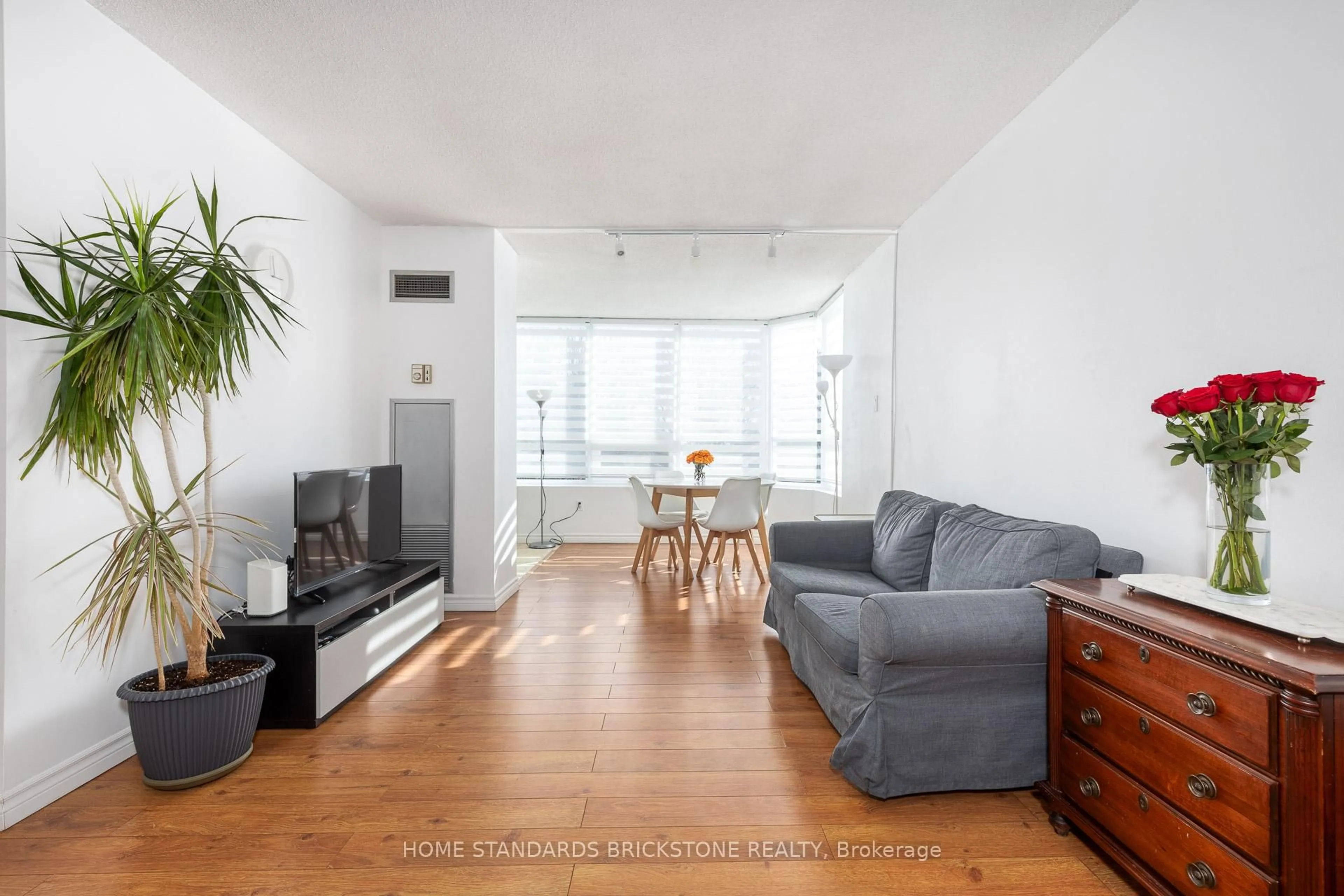 Living room with furniture, unknown for 7601 Bathurst St #205, Vaughan Ontario L4J 4H5