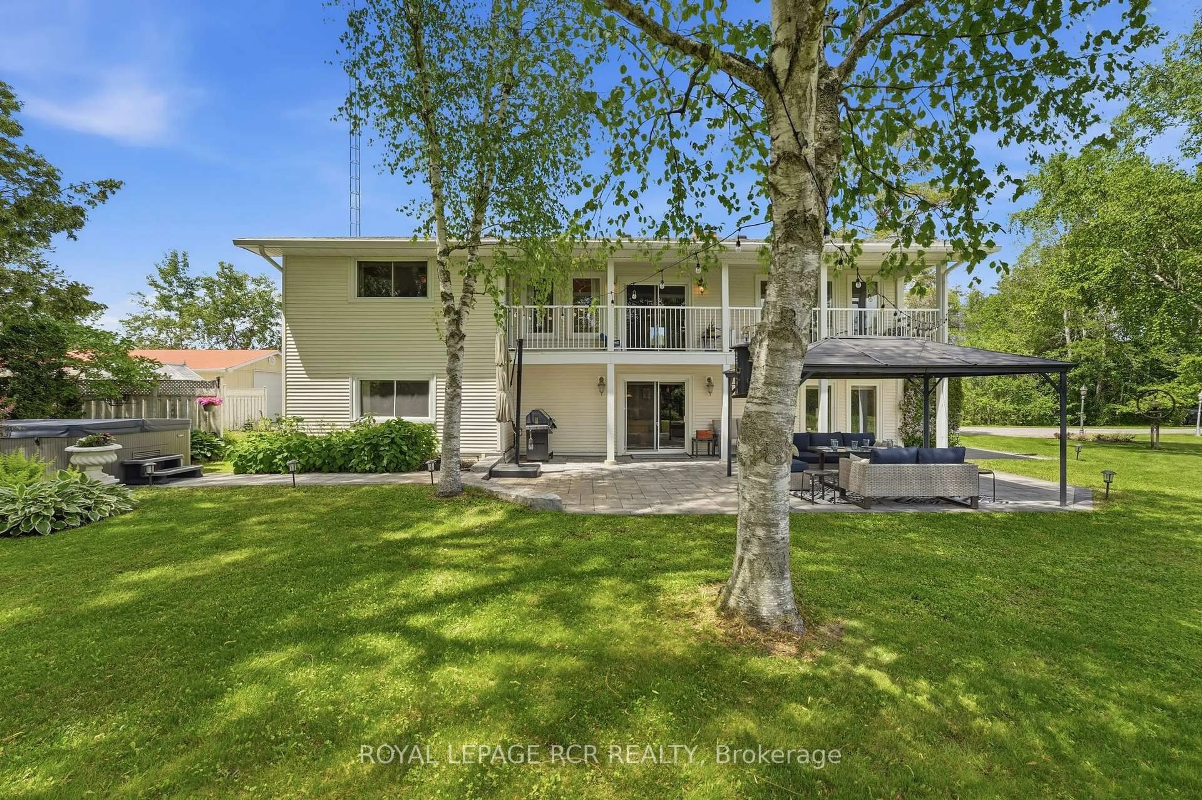 A pic from outside/outdoor area/front of a property/back of a property/a pic from drone, unknown for 21324 McCowan Rd, East Gwillimbury Ontario L0G 1M0