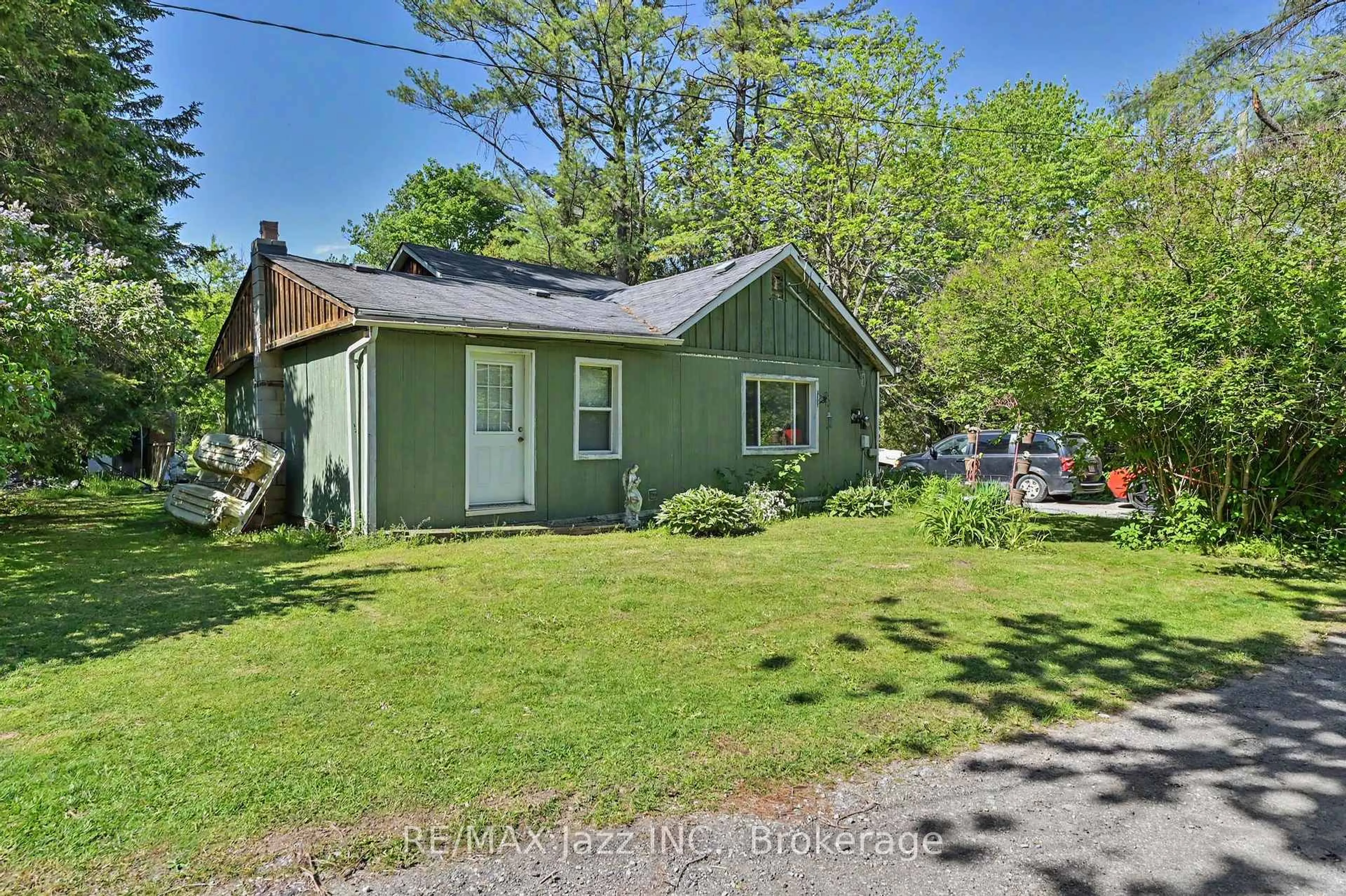 Shed for 4 Hubbard St, Georgina Ontario L0E 1N0