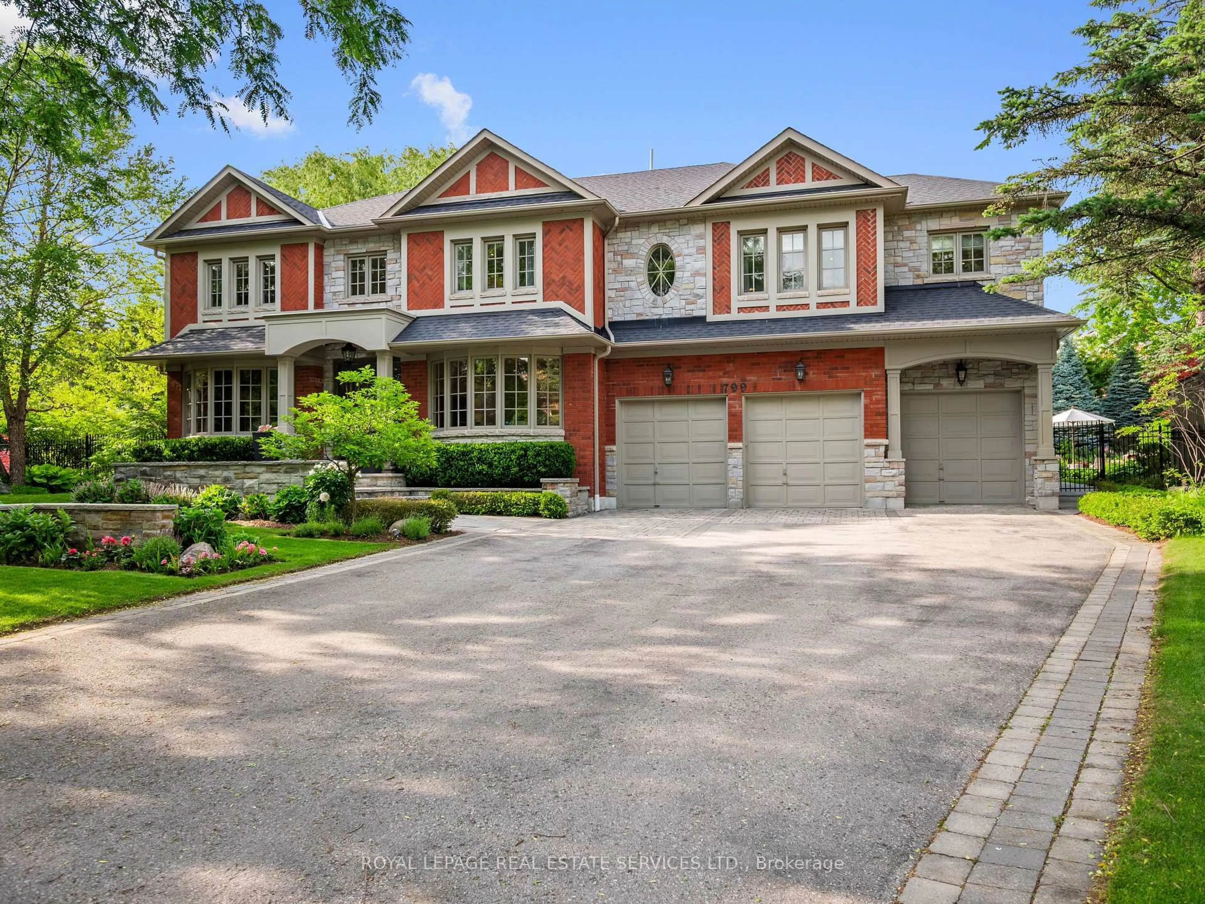 Home with brick exterior material, street for 799 Landresse Crt, Newmarket Ontario L3X 1M6