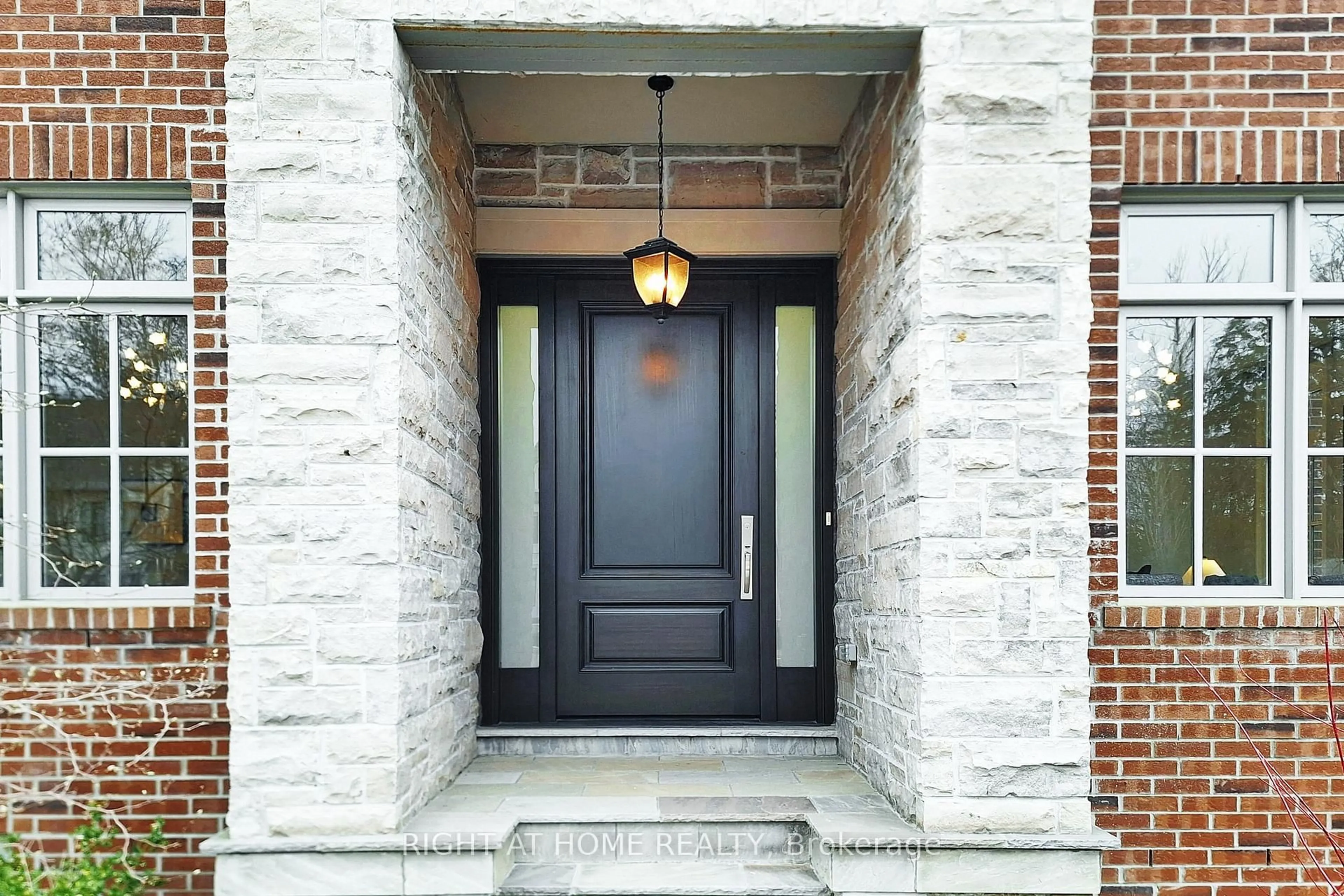 Indoor entryway for 15 Davina Circ, Aurora Ontario L4G 0M2