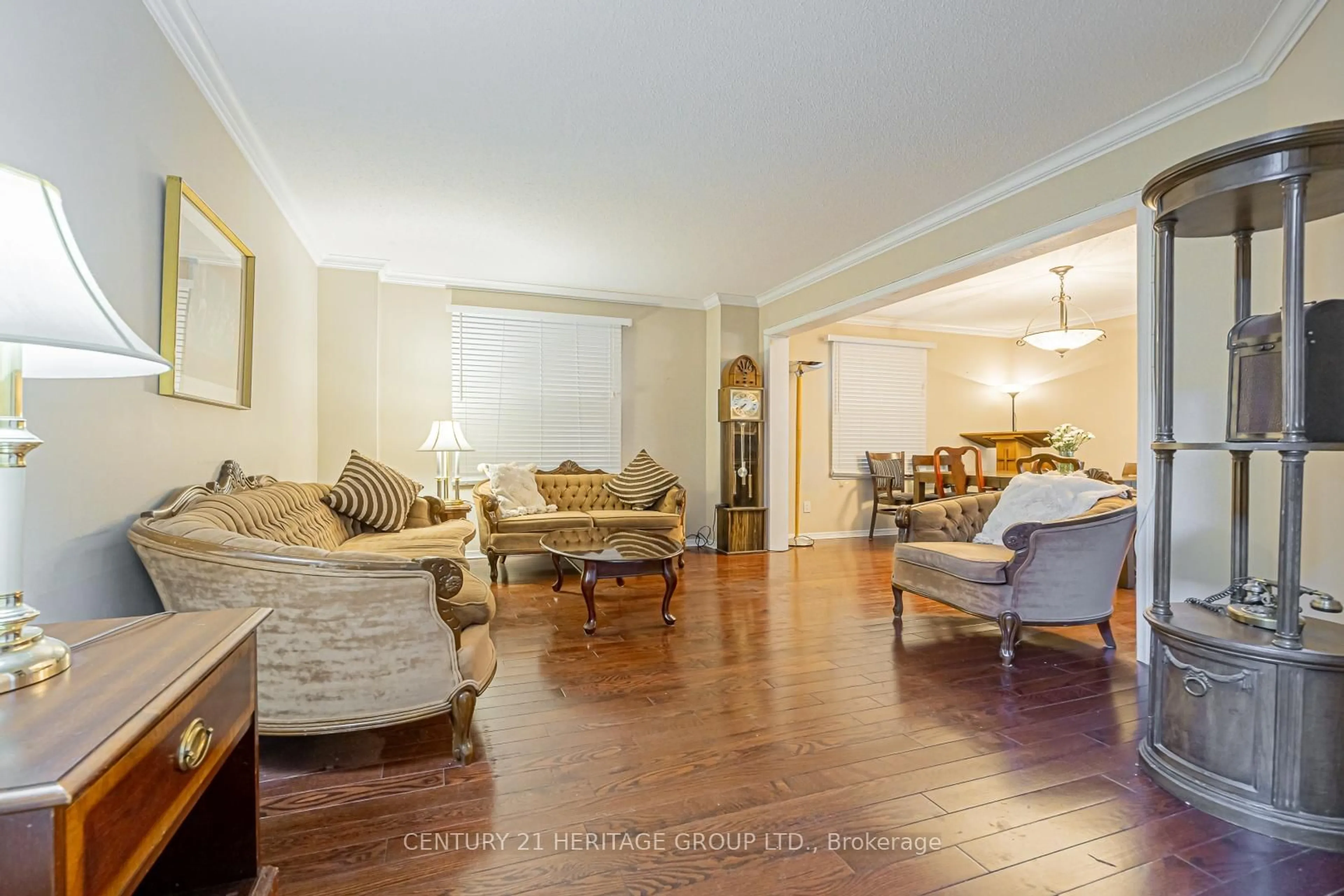 Living room with furniture, unknown for 8 Millcroft Way, Vaughan Ontario L4J 6P2