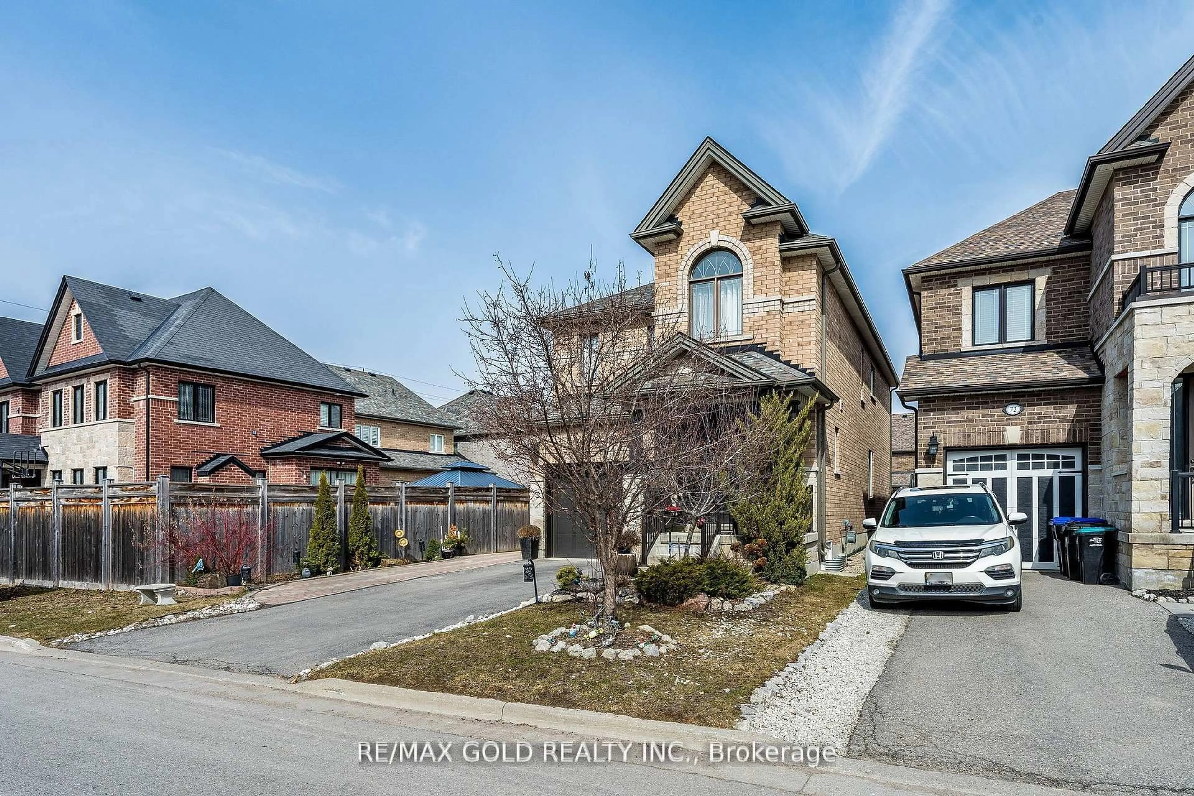Home with brick exterior material, street for 74 Walker Blvd, New Tecumseth Ontario L9R 0N3