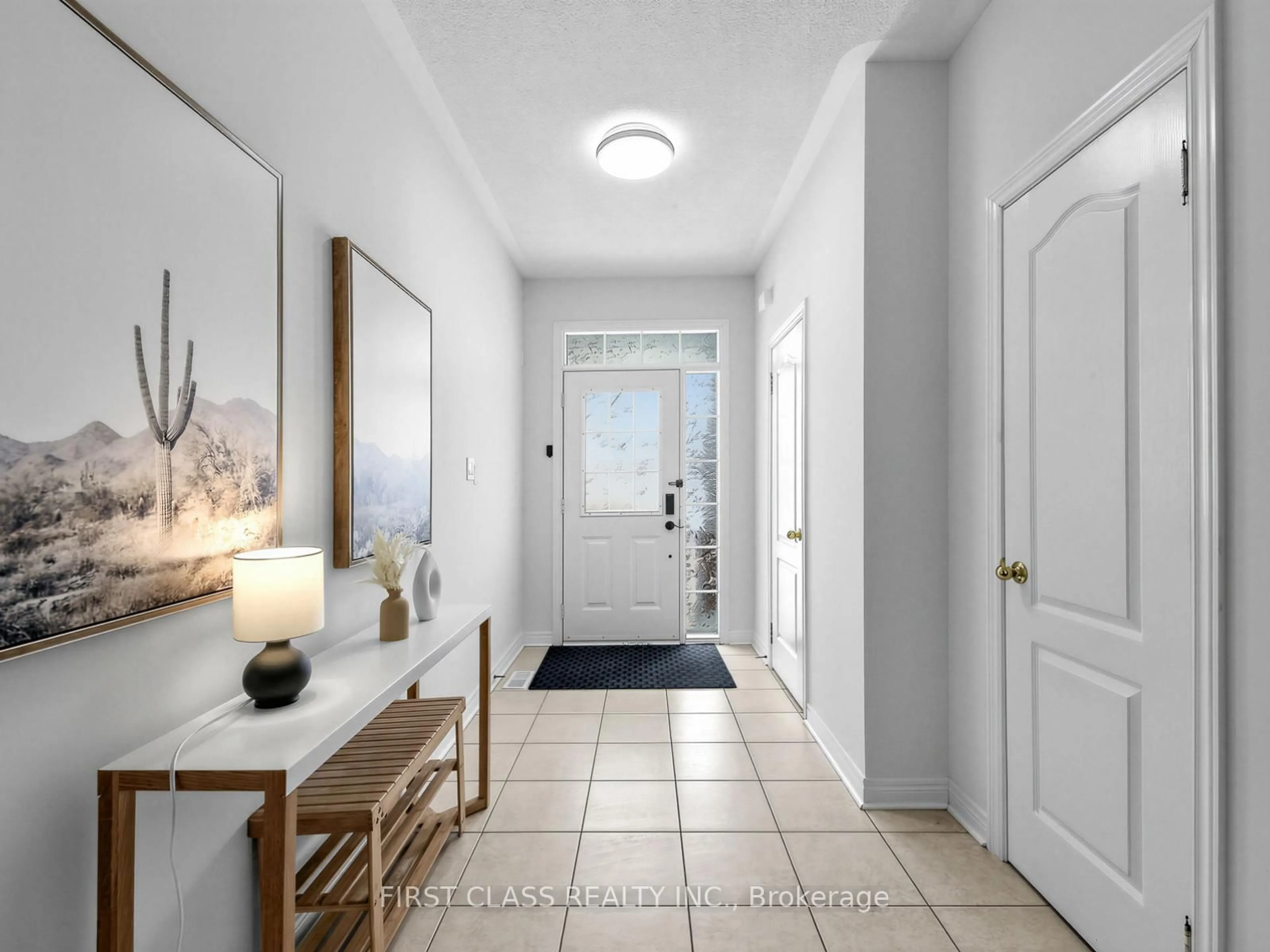 Indoor entryway for 8 Townwood Dr #36, Richmond Hill Ontario L4E 4Y3