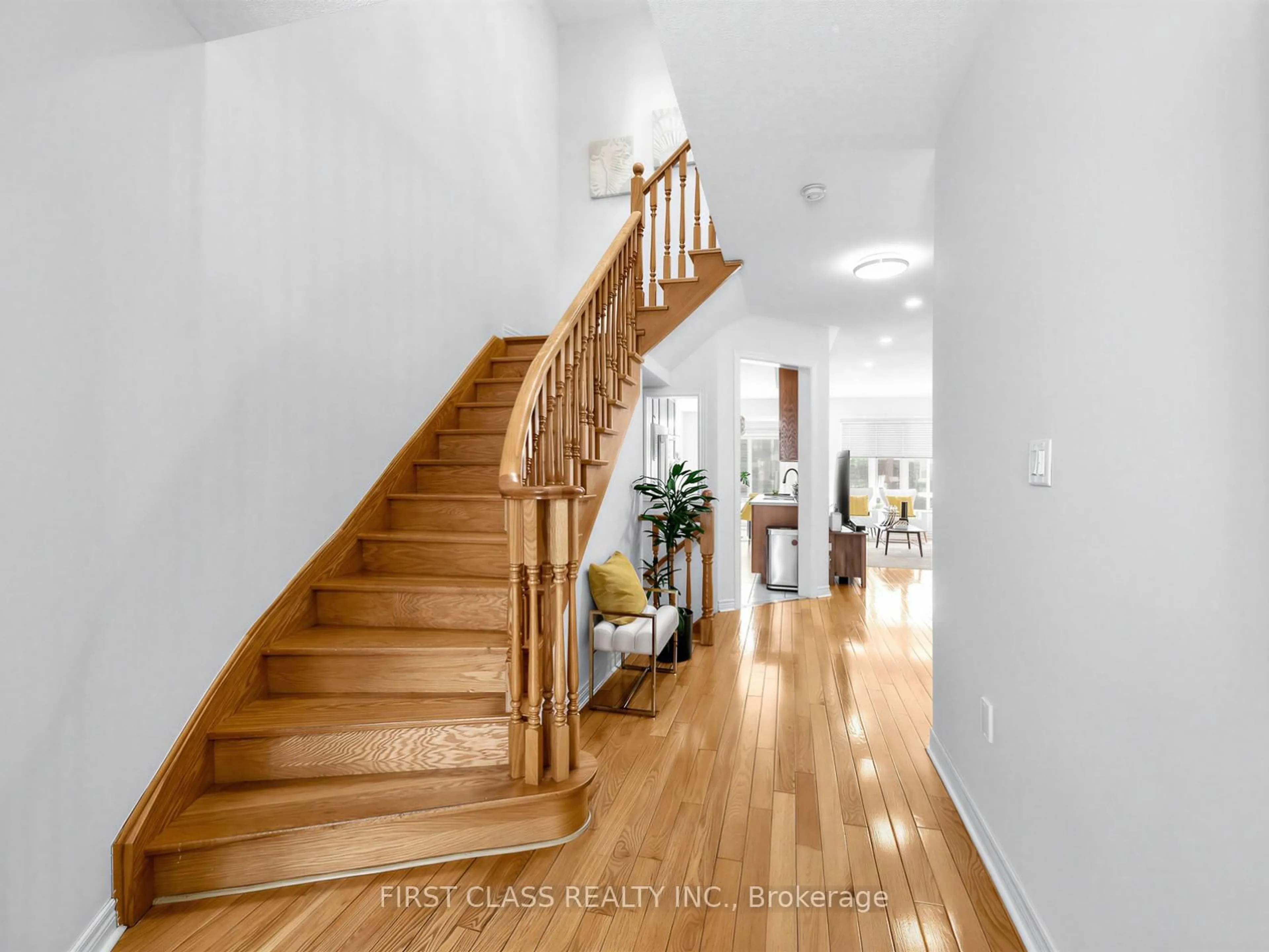 Indoor entryway for 8 Townwood Dr #36, Richmond Hill Ontario L4E 4Y3