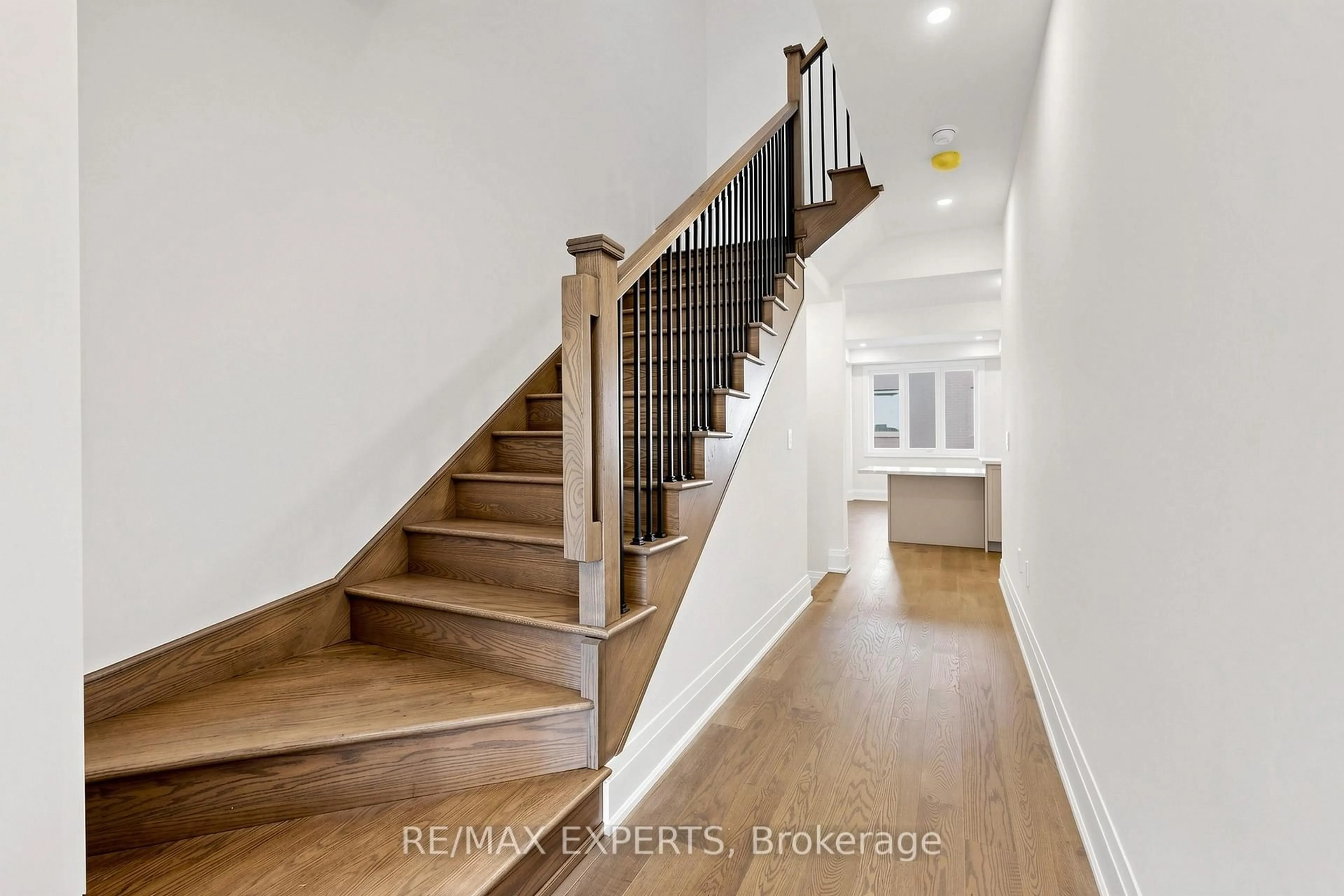 Stairs for 51 Schmeltzer Cres, Richmond Hill Ontario L4E 1K9