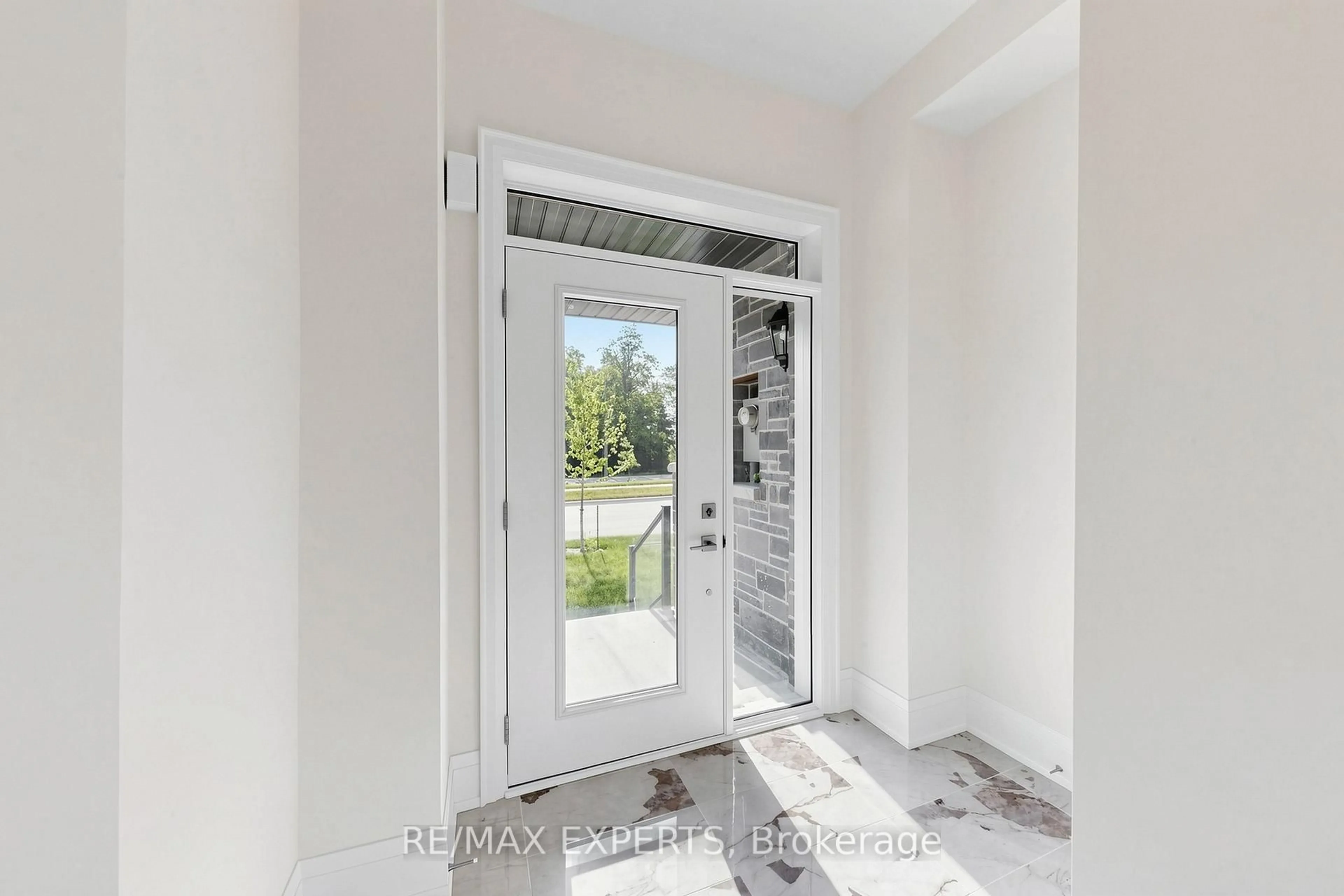 Indoor entryway for 51 Schmeltzer Cres, Richmond Hill Ontario L4E 1K9