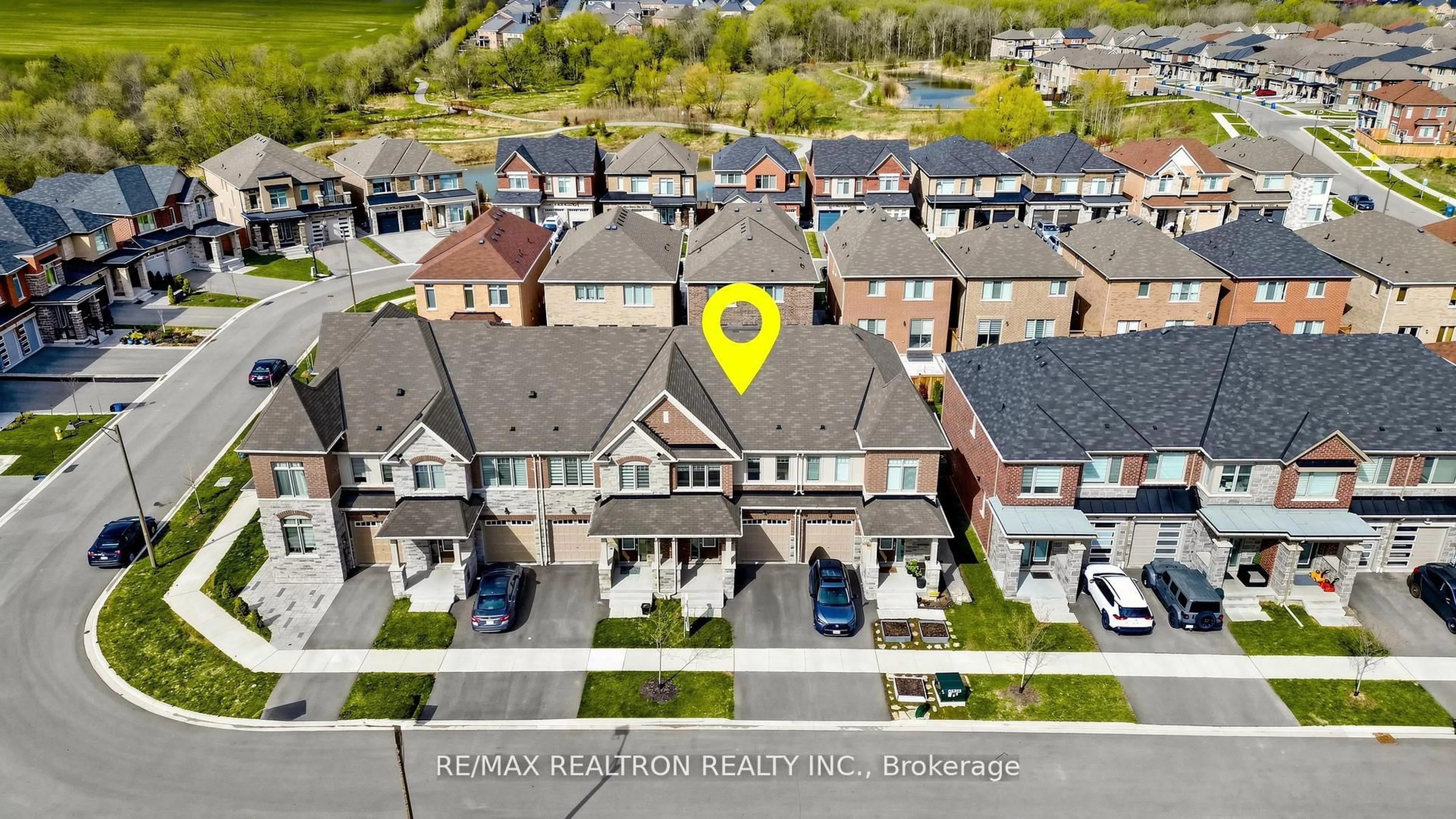 A pic from outside/outdoor area/front of a property/back of a property/a pic from drone, street for 26 Flower Garden Tr, Whitchurch-Stouffville Ontario L4A 4V4