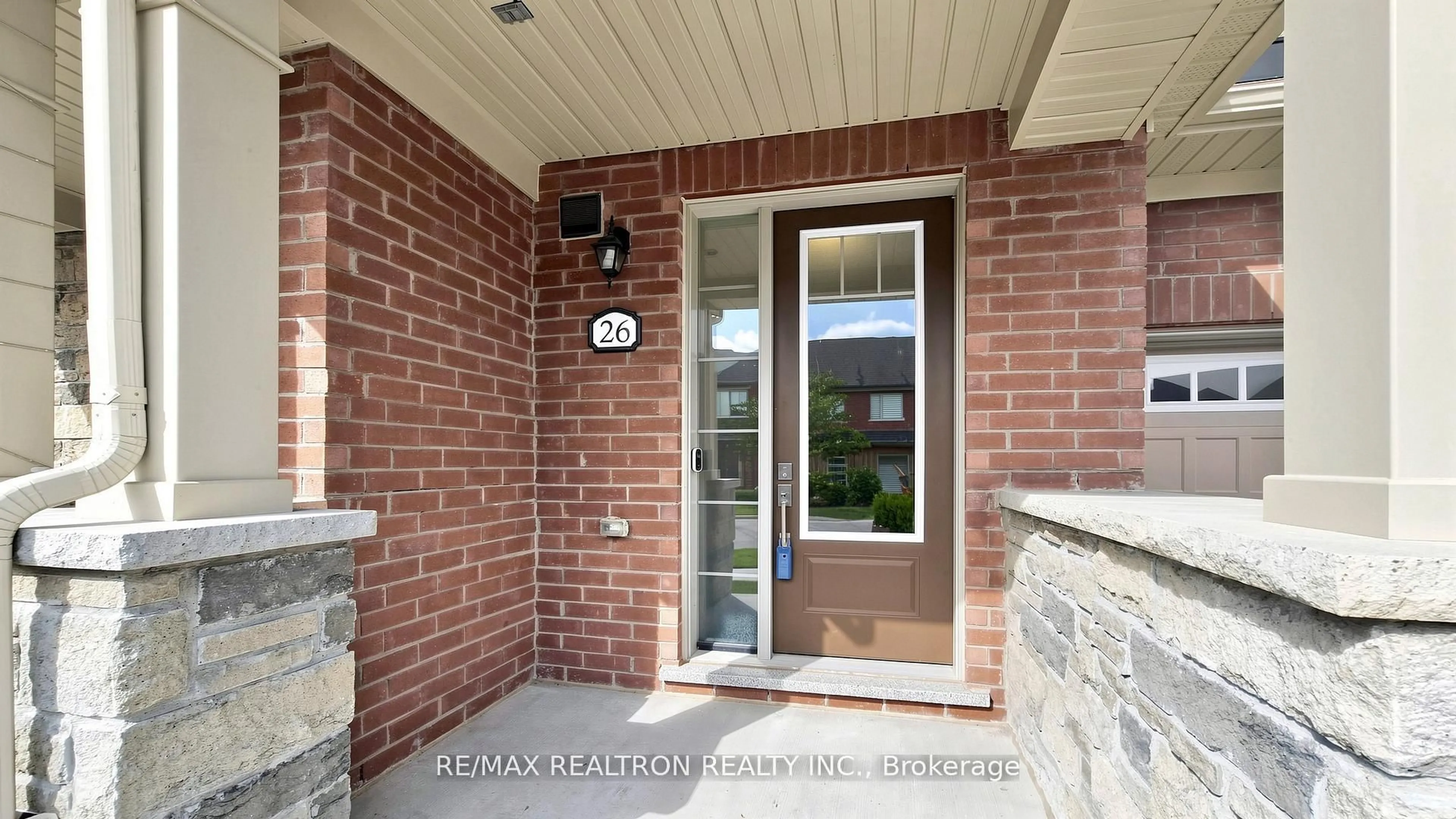 Indoor entryway for 26 Flower Garden Tr, Whitchurch-Stouffville Ontario L4A 4V4