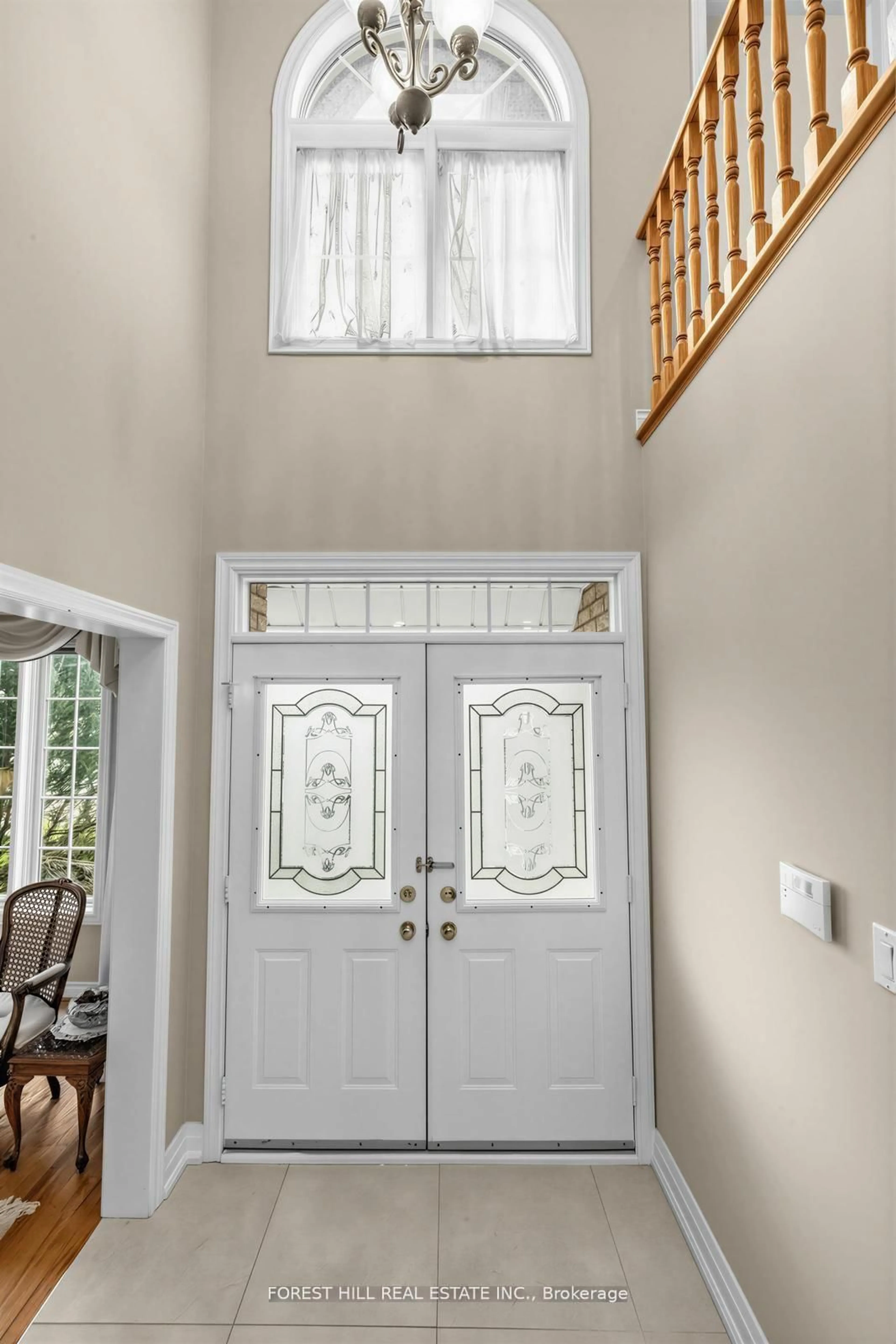 Indoor entryway for 17 Lady Lynn Cres, Richmond Hill Ontario L4B 3V5