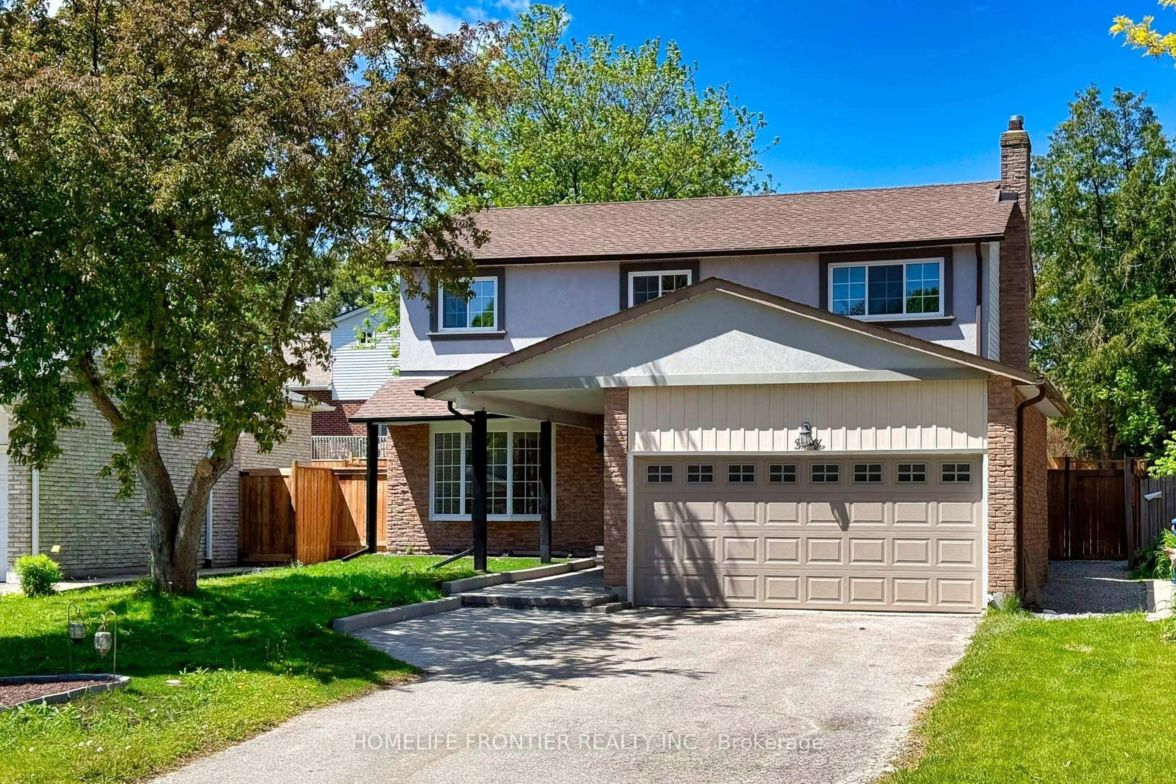 Home with brick exterior material, street for 40 Rutledge Ave, Newmarket Ontario L3Y 5T4