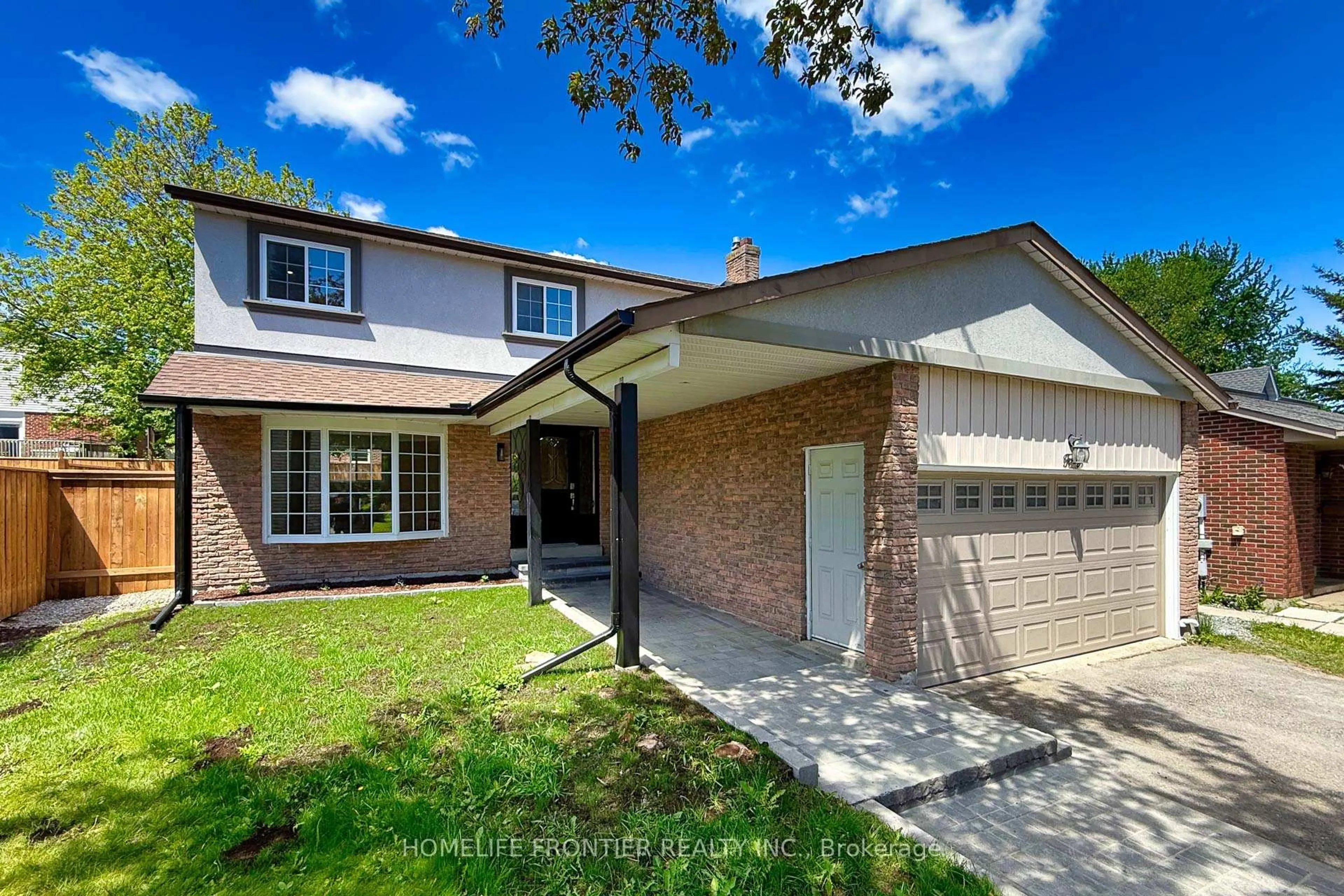 Home with brick exterior material, street for 40 Rutledge Ave, Newmarket Ontario L3Y 5T4
