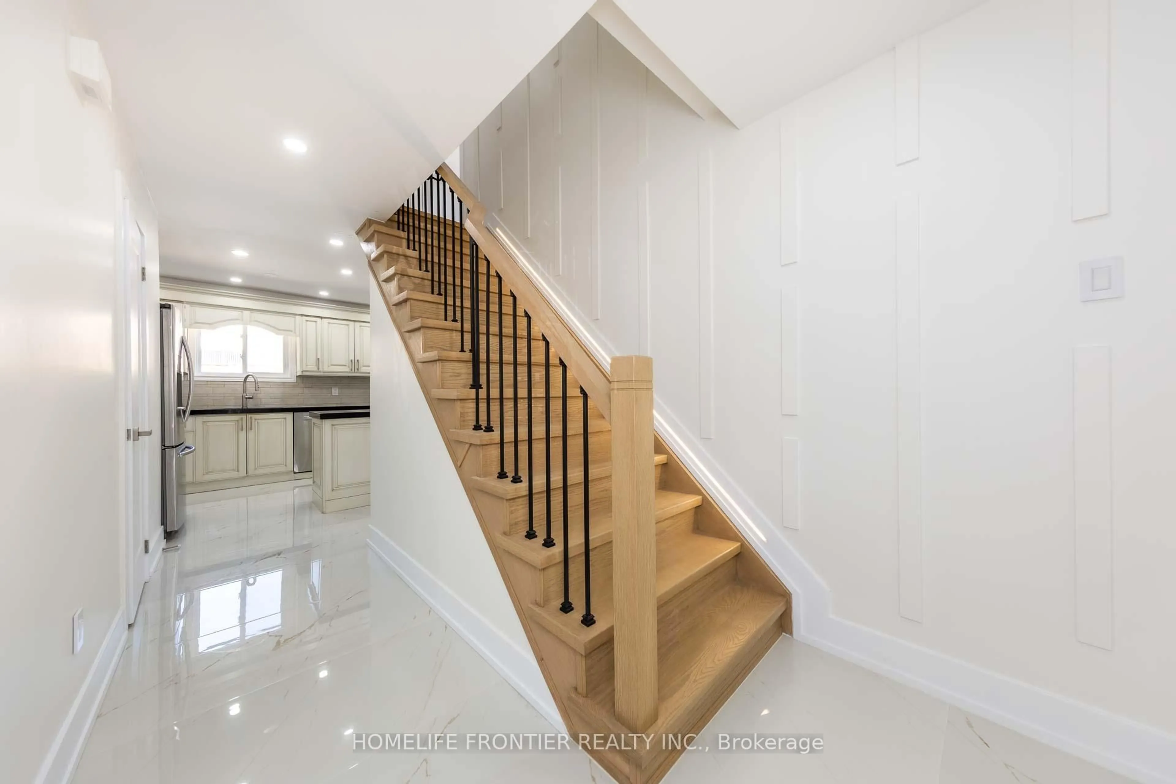 Stairs for 40 Rutledge Ave, Newmarket Ontario L3Y 5T4