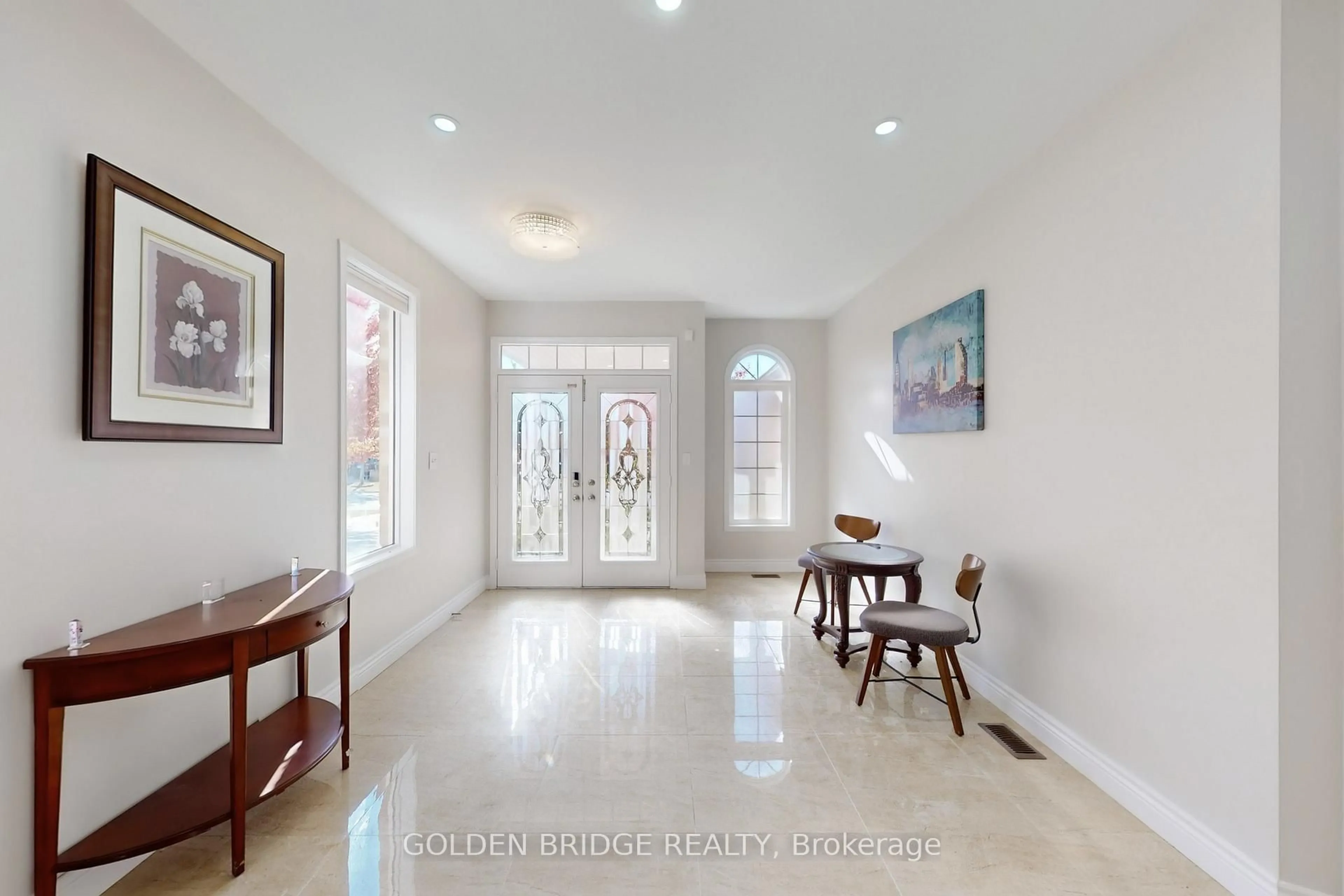 Indoor entryway for 158 Worthington Ave, Richmond Hill Ontario L4E 4N7