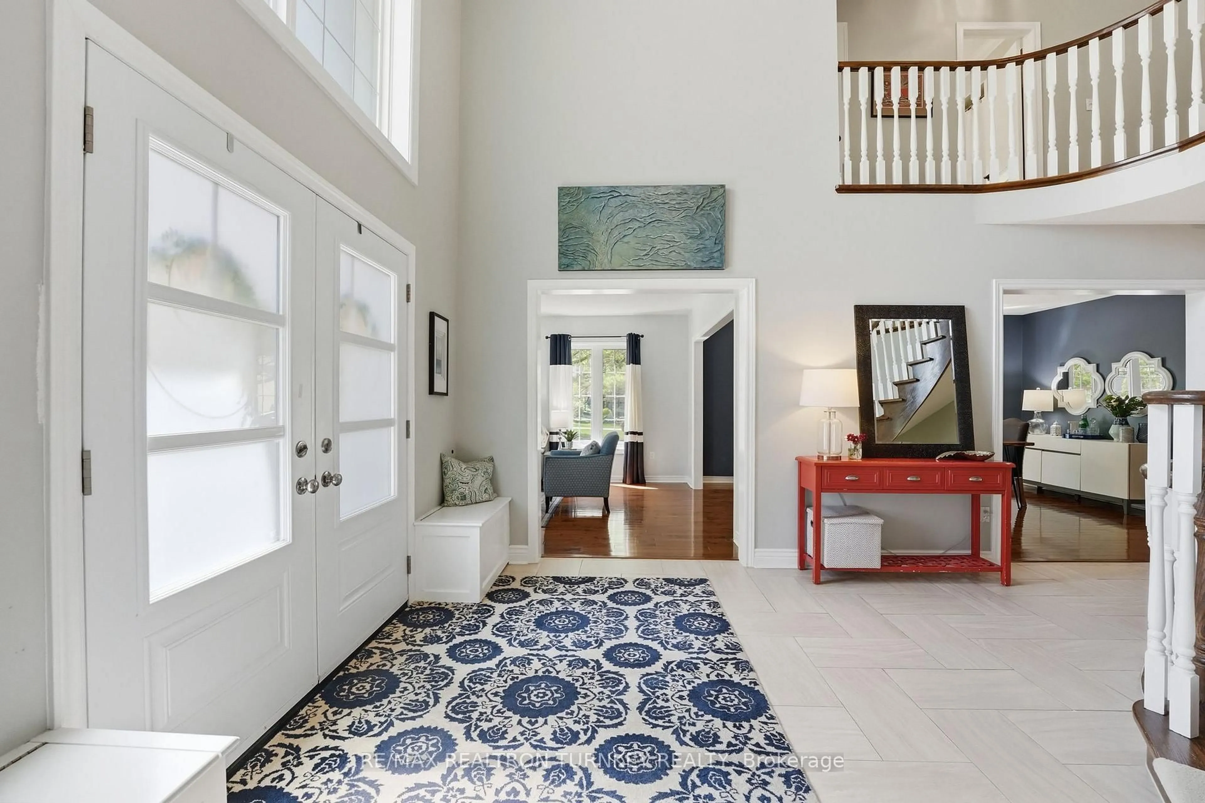 Indoor entryway for 818 Exceller Circ, Newmarket Ontario L3X 1P6