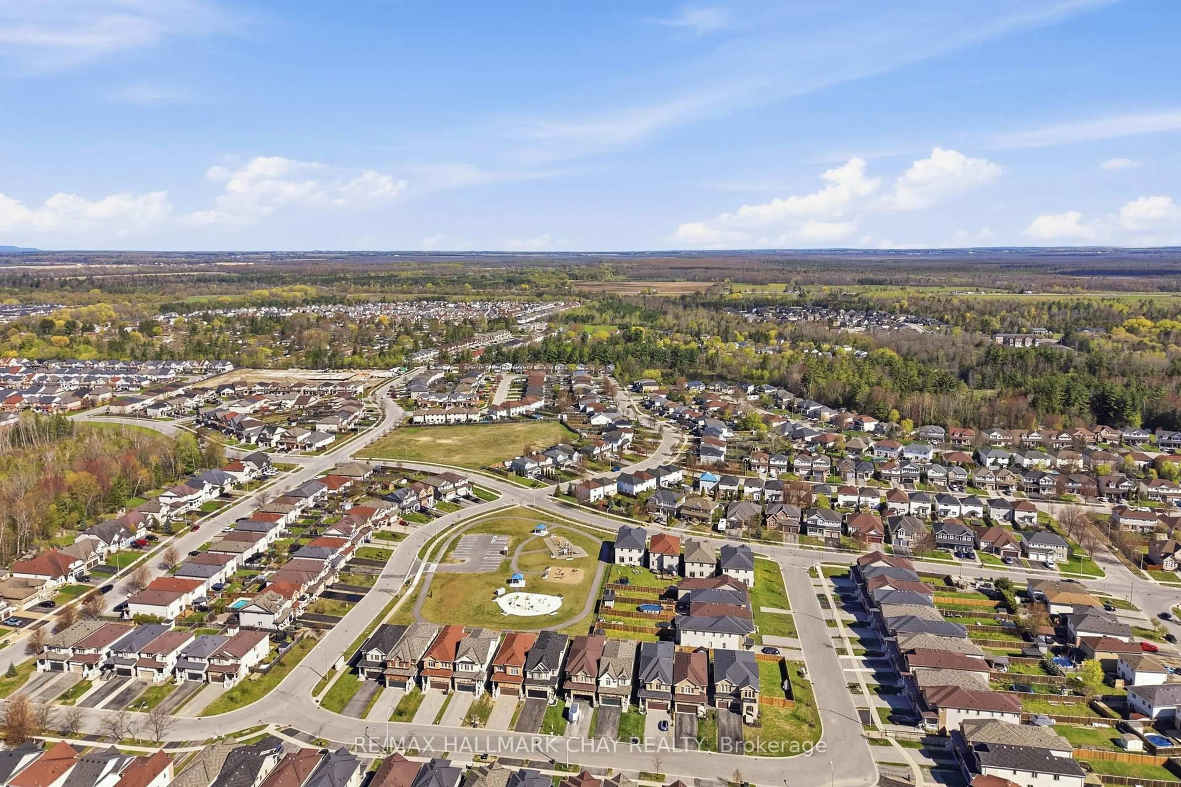 A pic from outside/outdoor area/front of a property/back of a property/a pic from drone, street for 167 Maplewood Dr, Essa Ontario L0M 1B4