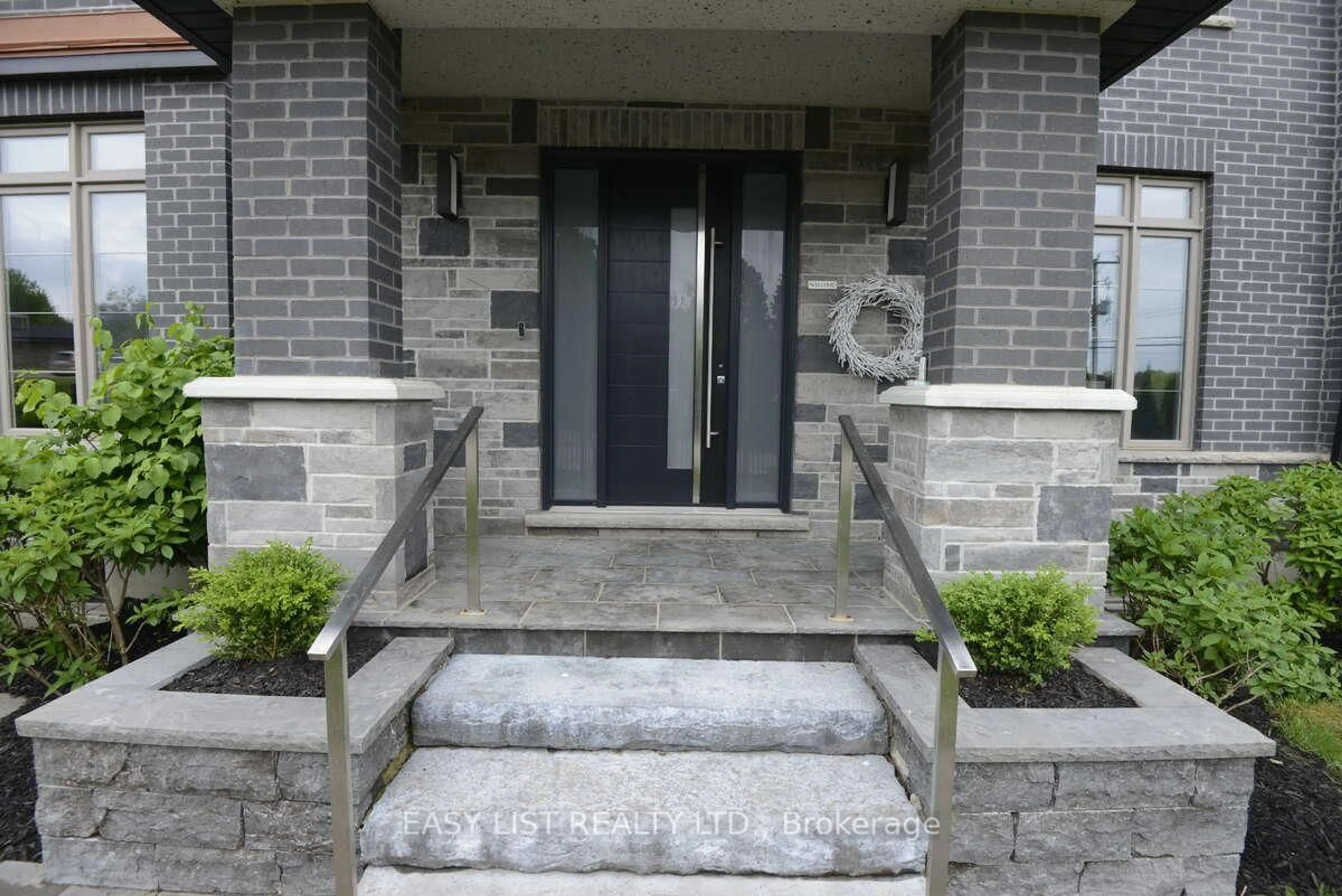 Indoor entryway for 14749 Ninth Line, Whitchurch-Stouffville Ontario L4A 2X9