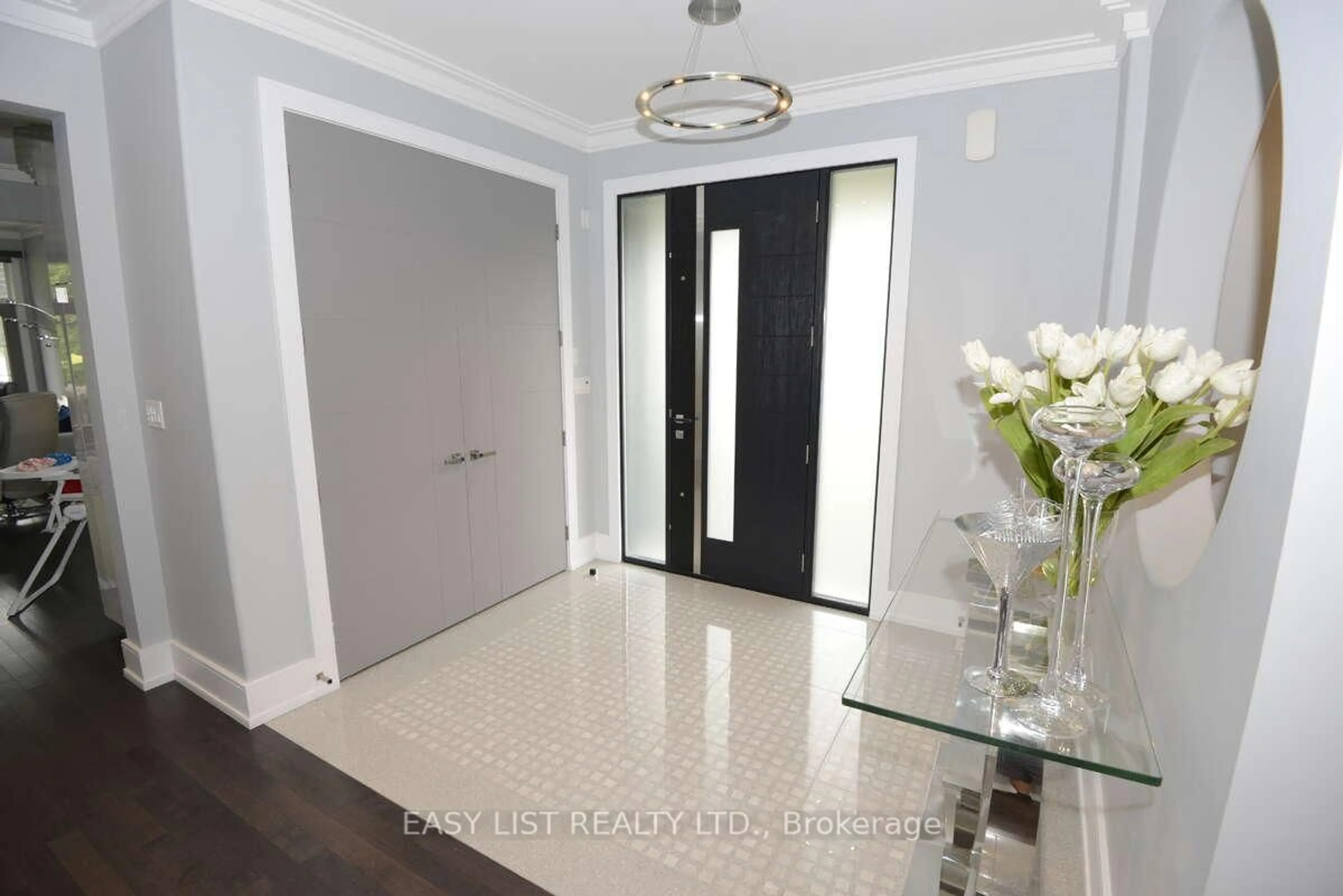 Indoor entryway for 14749 Ninth Line, Whitchurch-Stouffville Ontario L4A 2X9