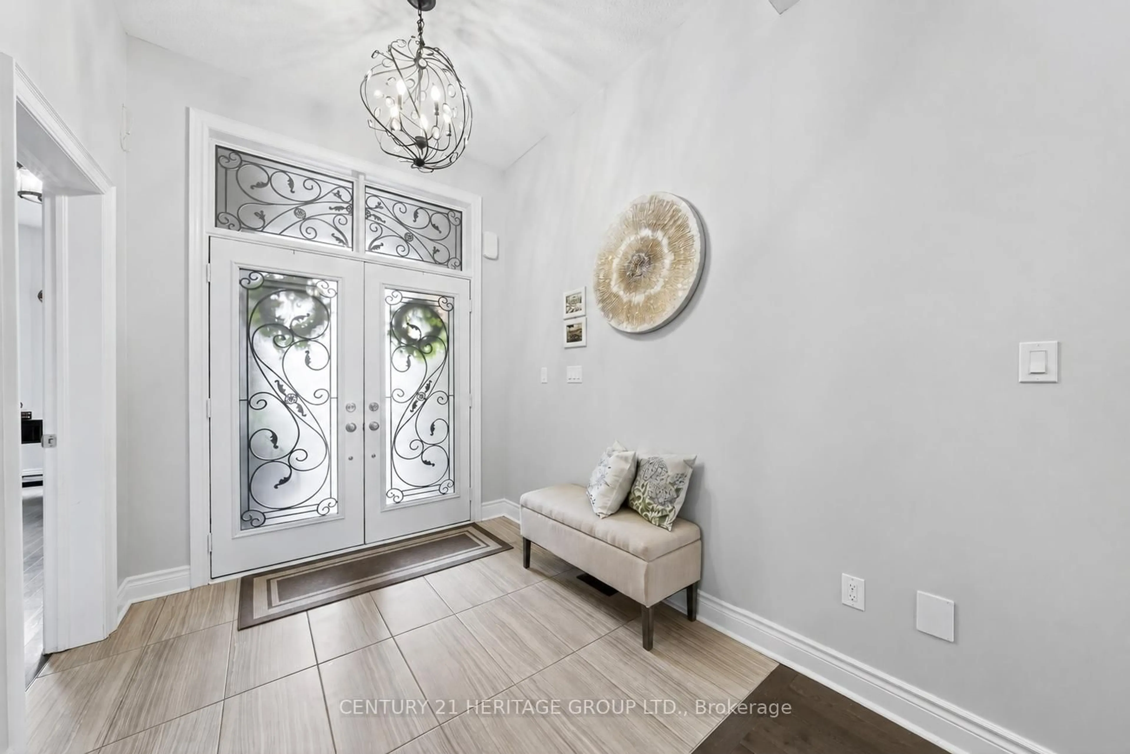 Indoor entryway for 90 Gibson Circ, Bradford West Gwillimbury Ontario L3Z 0W9