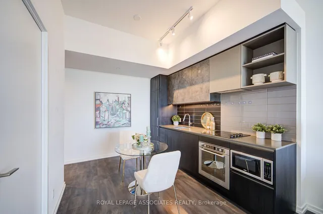 1000 Portage Pkwy #1712, Vaughan 4