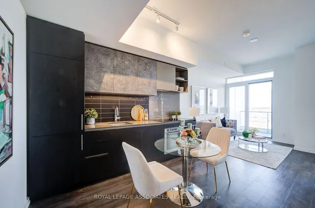 1000 Portage Pkwy #1712, Vaughan 5