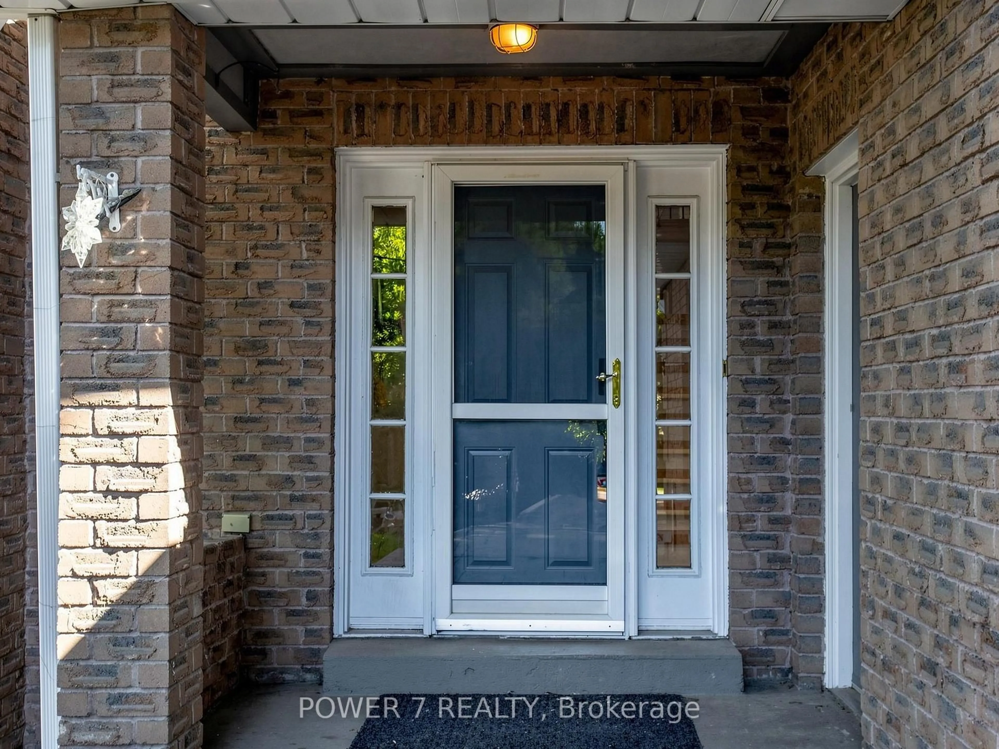 Indoor entryway for 74 Sylvan Cres, Richmond Hill Ontario L4E 3A5
