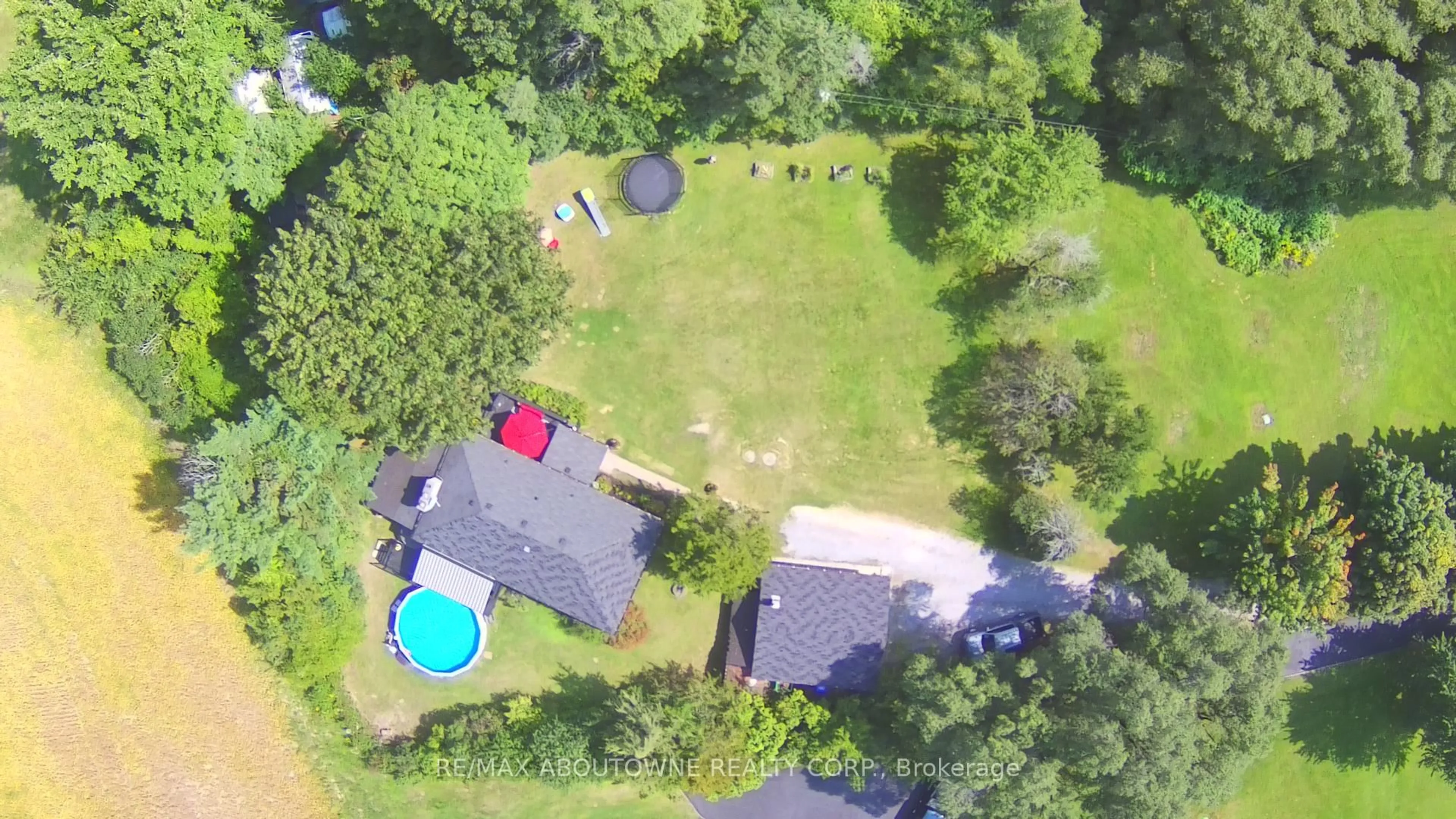 A pic from outside/outdoor area/front of a property/back of a property/a pic from drone, unknown for 2386 4th Line, Innisfil Ontario L0L 1K0