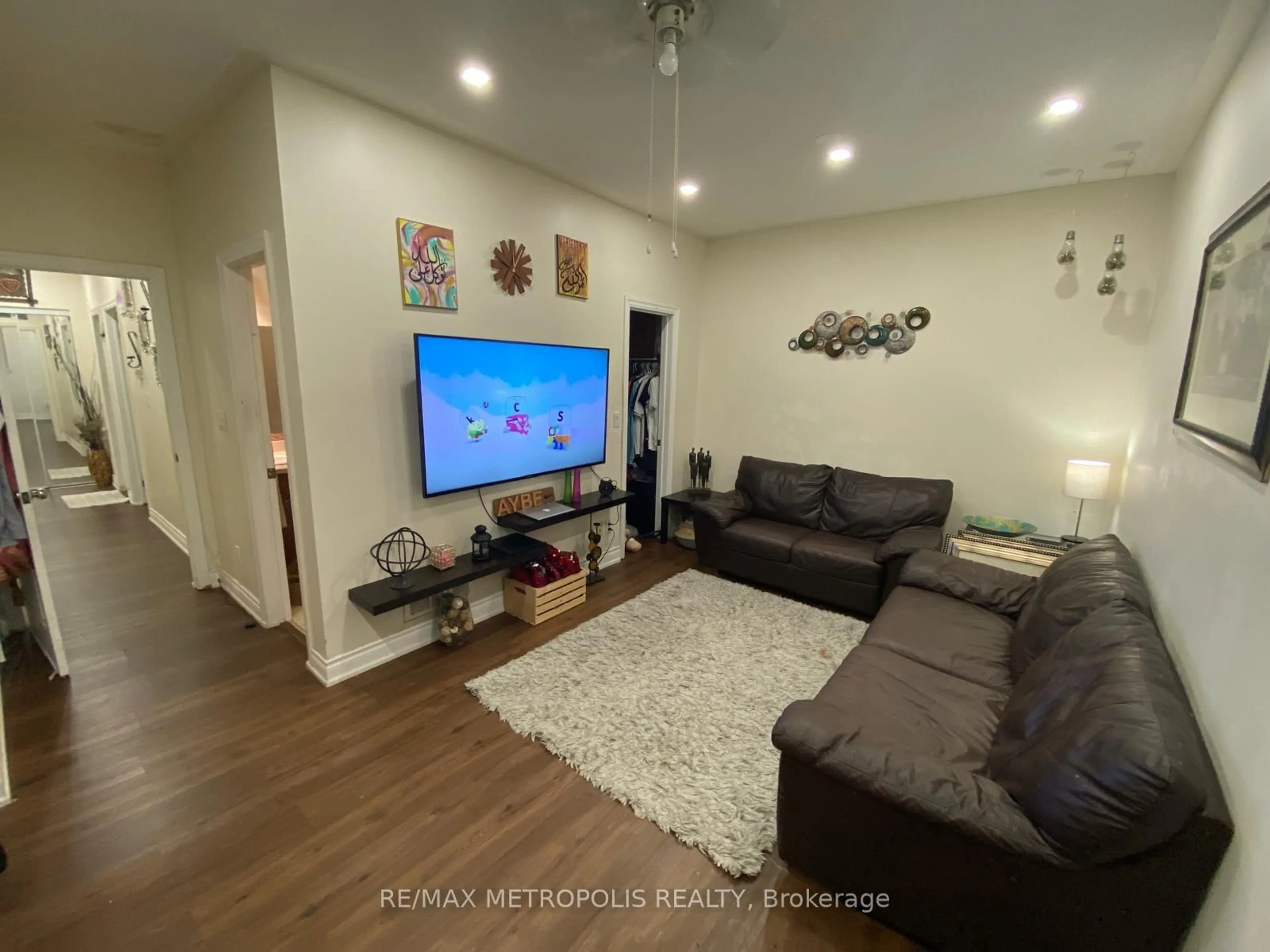 Living room with furniture, wood/laminate floor for 2352 Middlefield Rd #205, Markham Ontario L3S 4T6