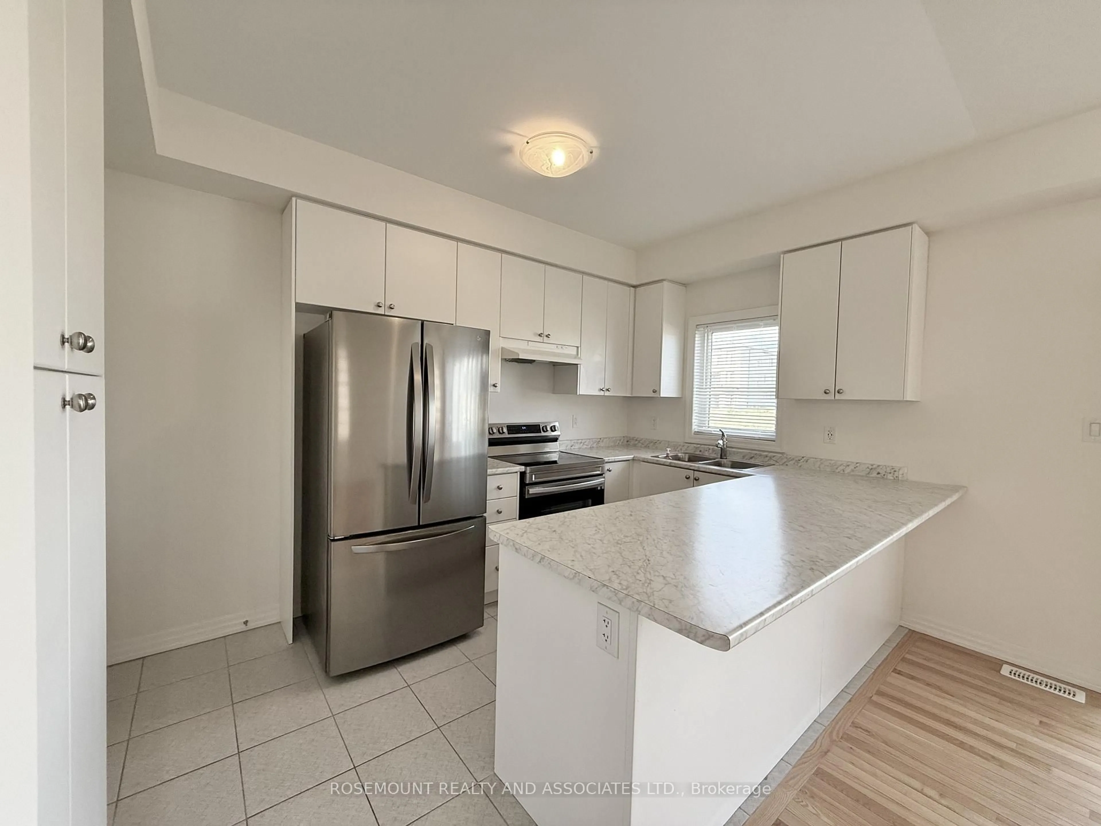 Standard kitchen, unknown for 168 William Booth Ave, Newmarket Ontario L3X 0K7