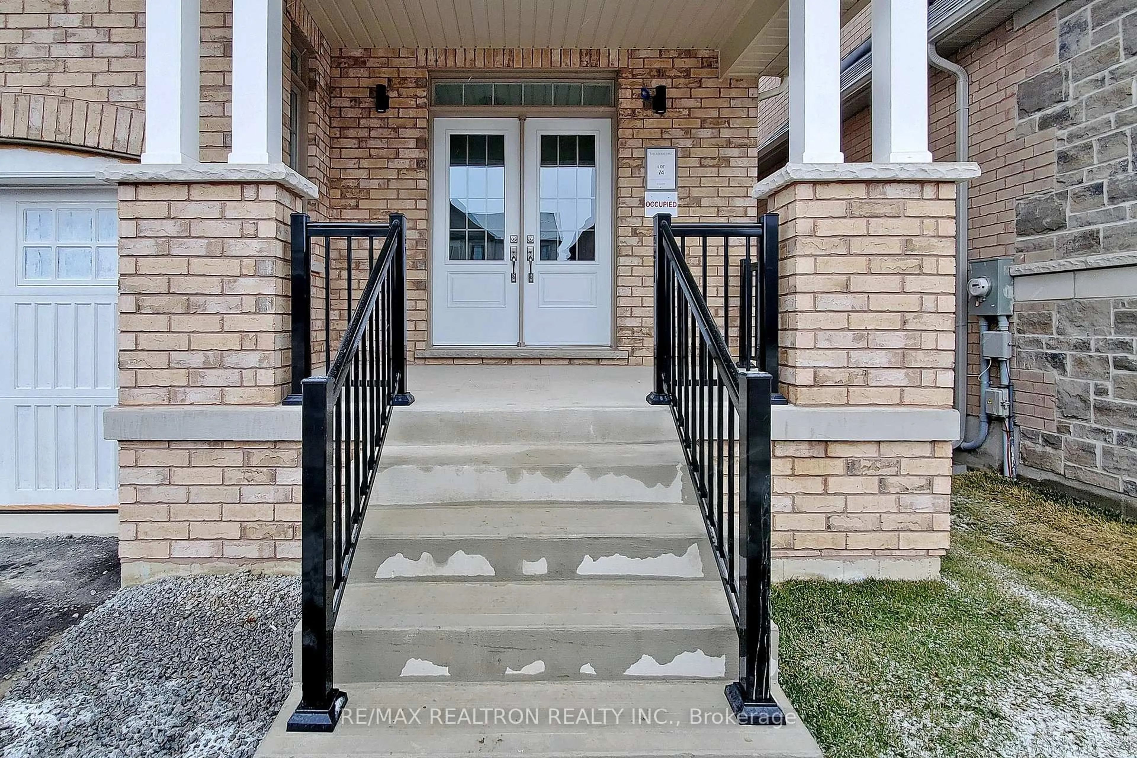 Indoor entryway for 31 Valleo St, Georgina Ontario L4P 0K1