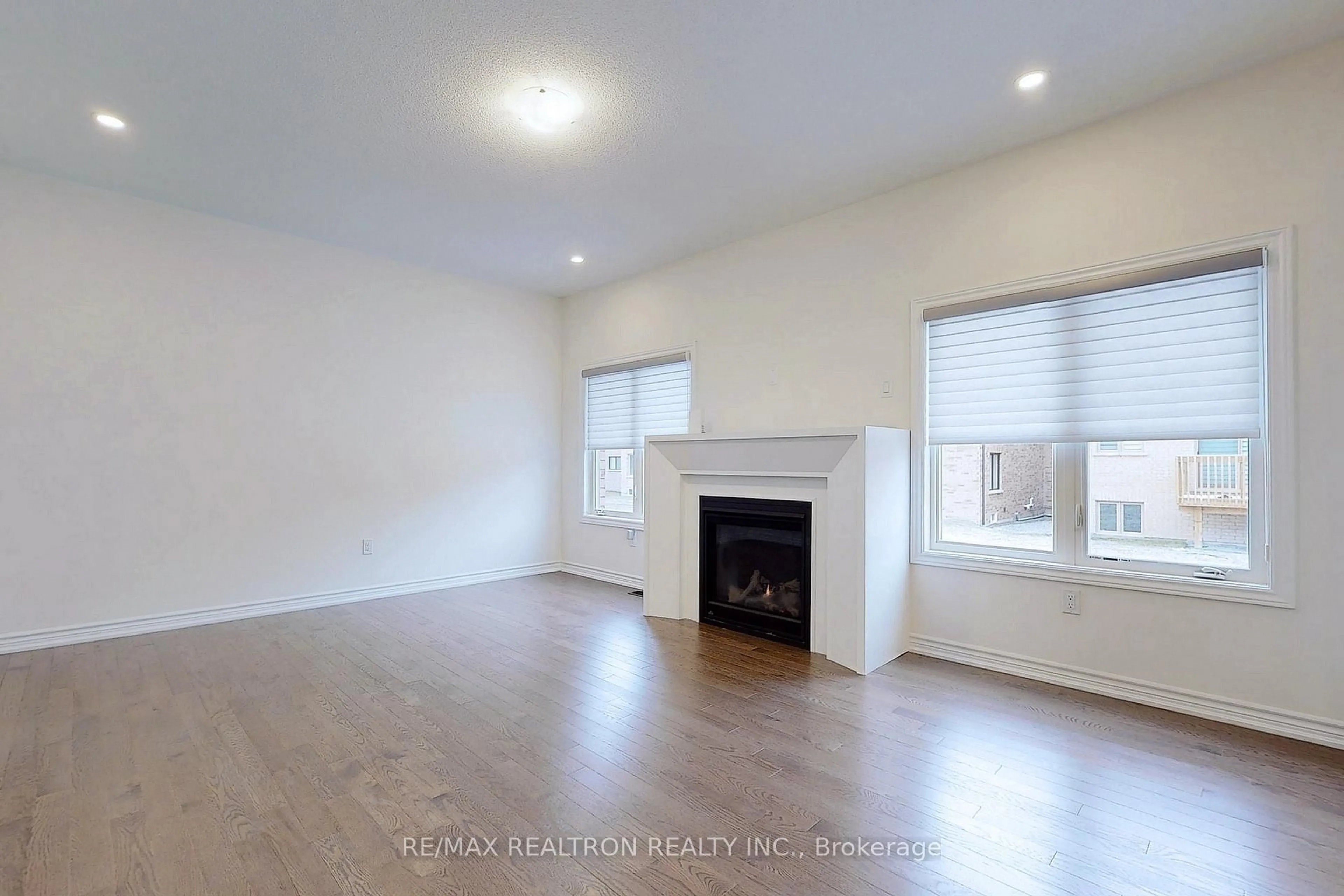 A pic of a room for 31 Valleo St, Georgina Ontario L4P 0K1