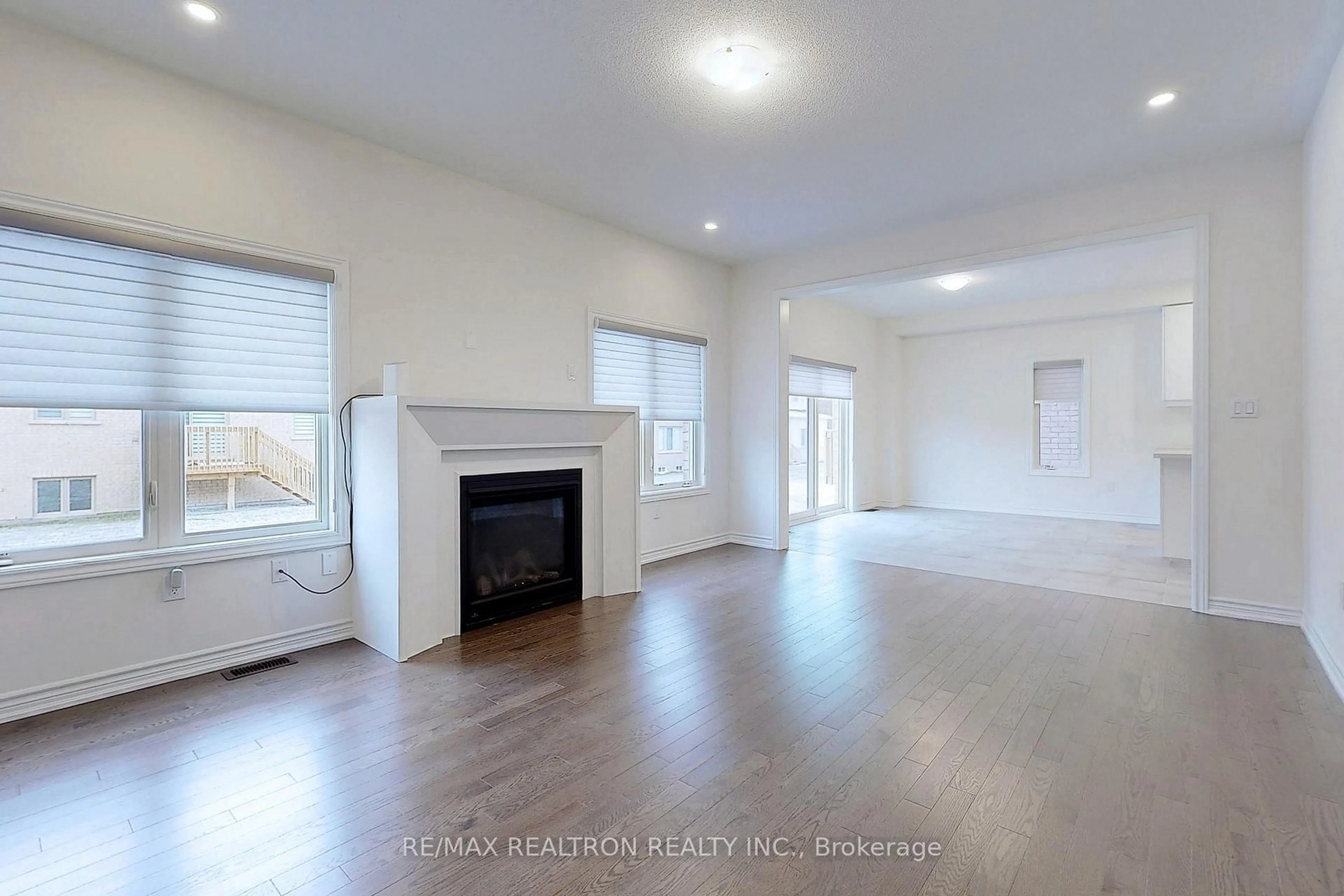 A pic of a room for 31 Valleo St, Georgina Ontario L4P 0K1