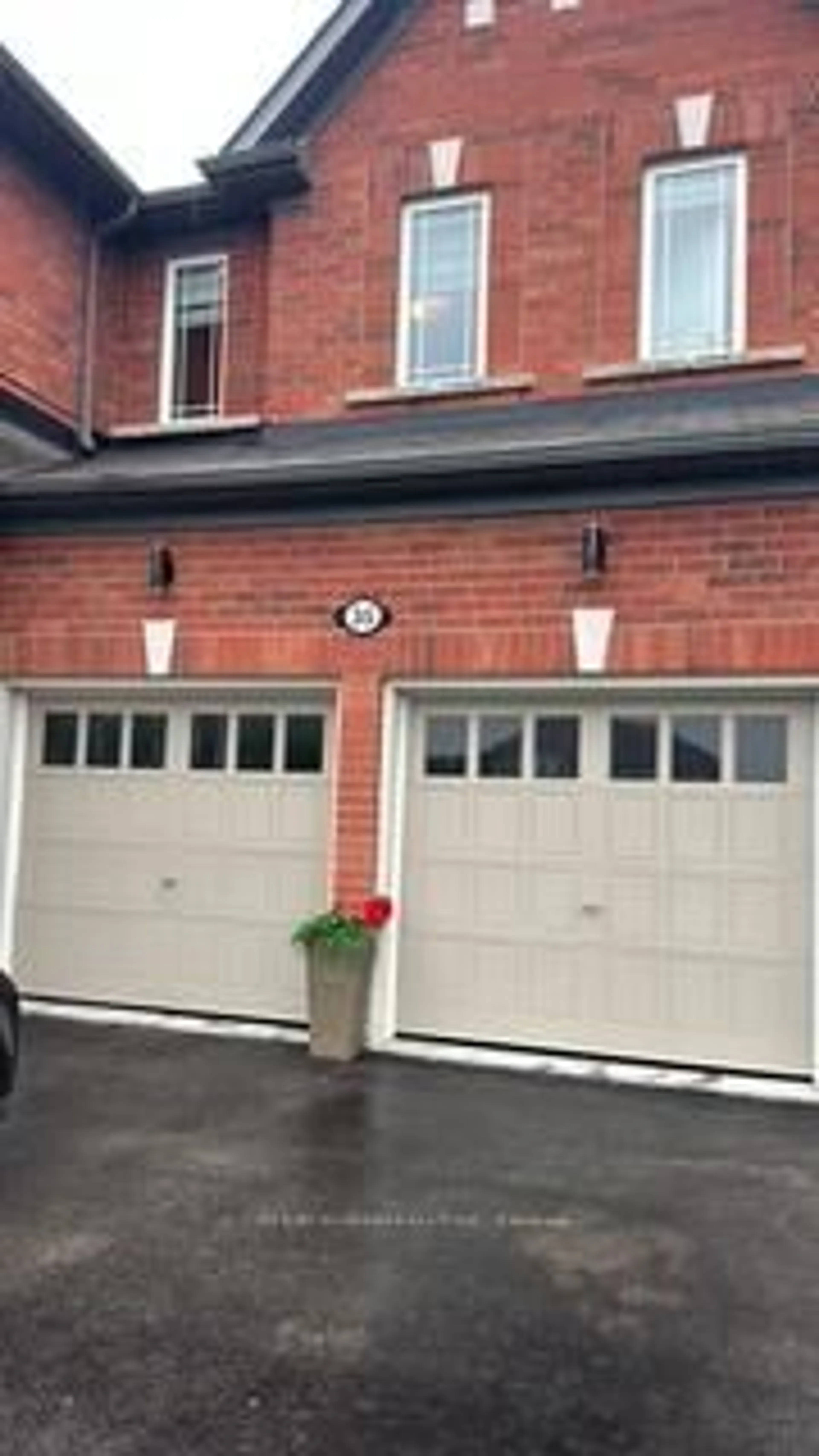 Indoor garage for 35 Roy Rd, New Tecumseth Ontario L0G 1W0